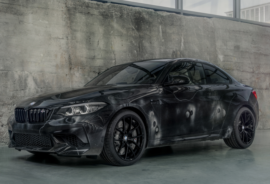 Graffiti-arties Futura zet zijn tag op de BMW M2 Competition