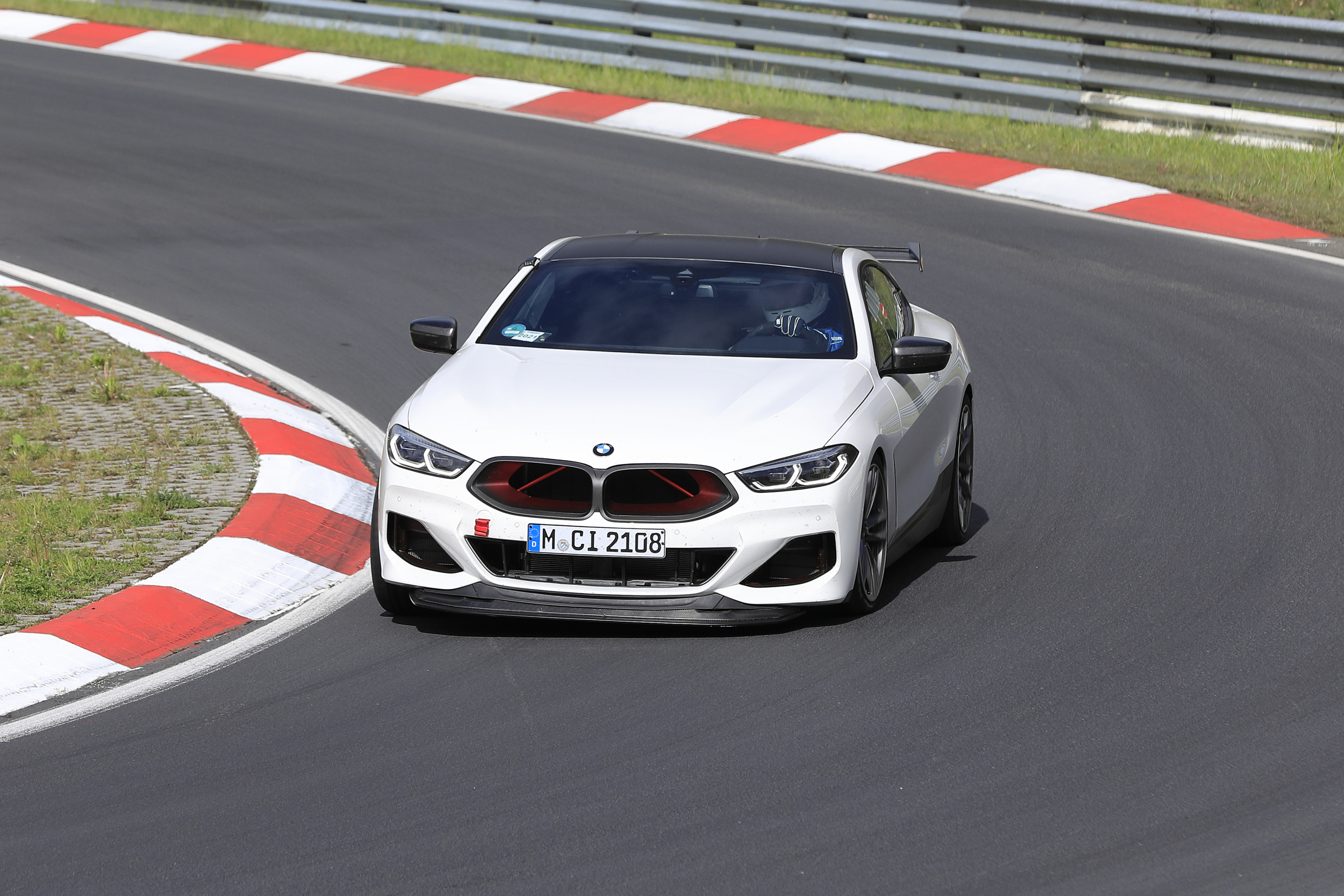 BMW M8 CSL gespot op de Ring. Alsof je een olifant ziet dansen ...