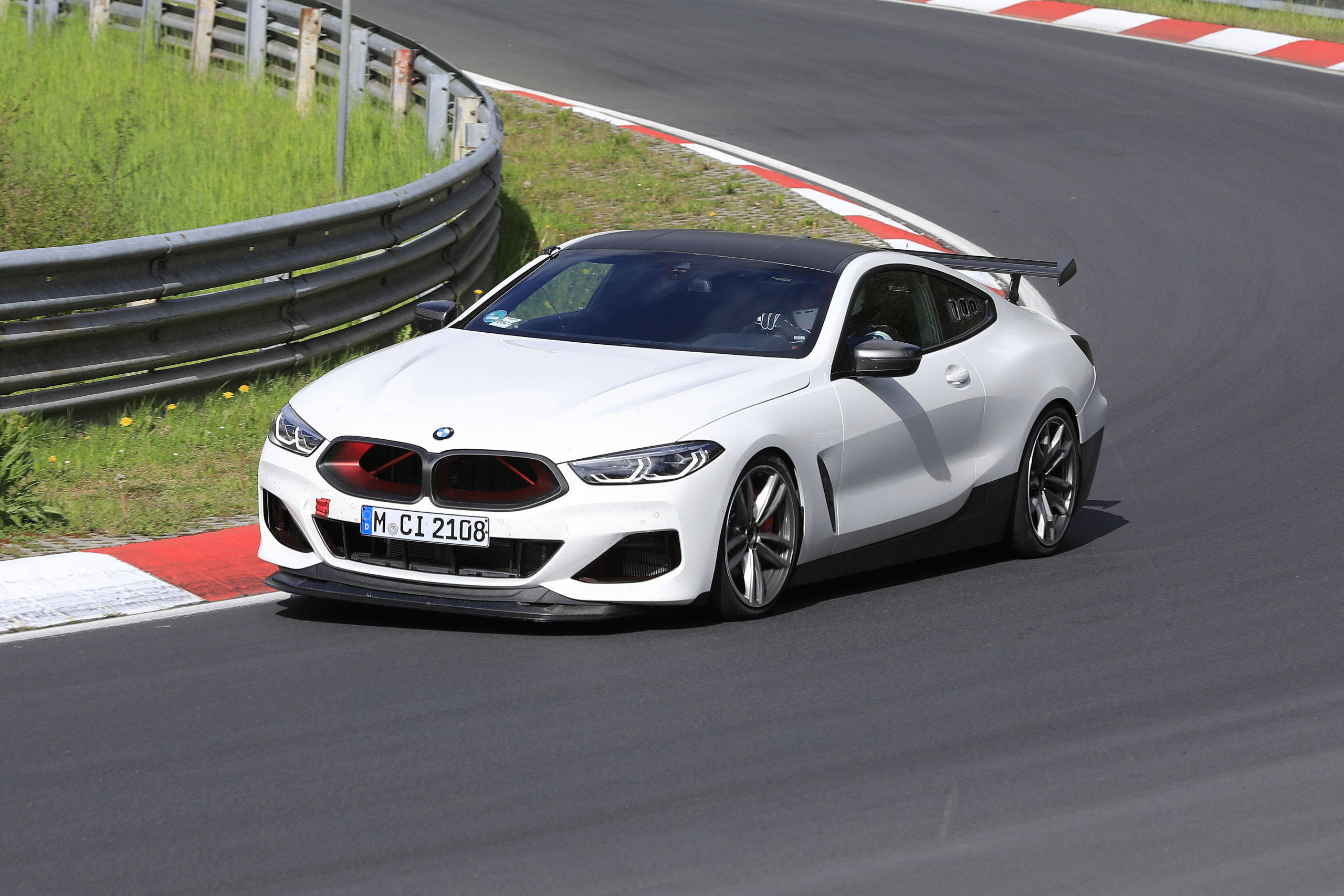 BMW M8 CSL gespot op de Ring. Alsof je een olifant ziet dansen ...