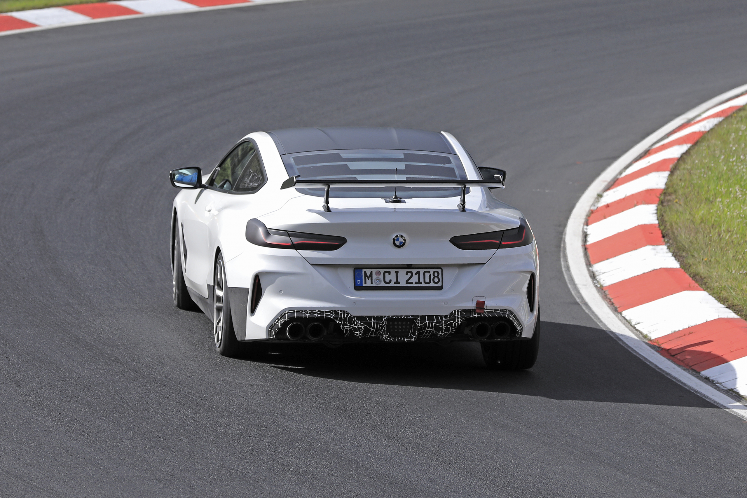 BMW M8 CSL gespot op de Ring. Alsof je een olifant ziet dansen ...