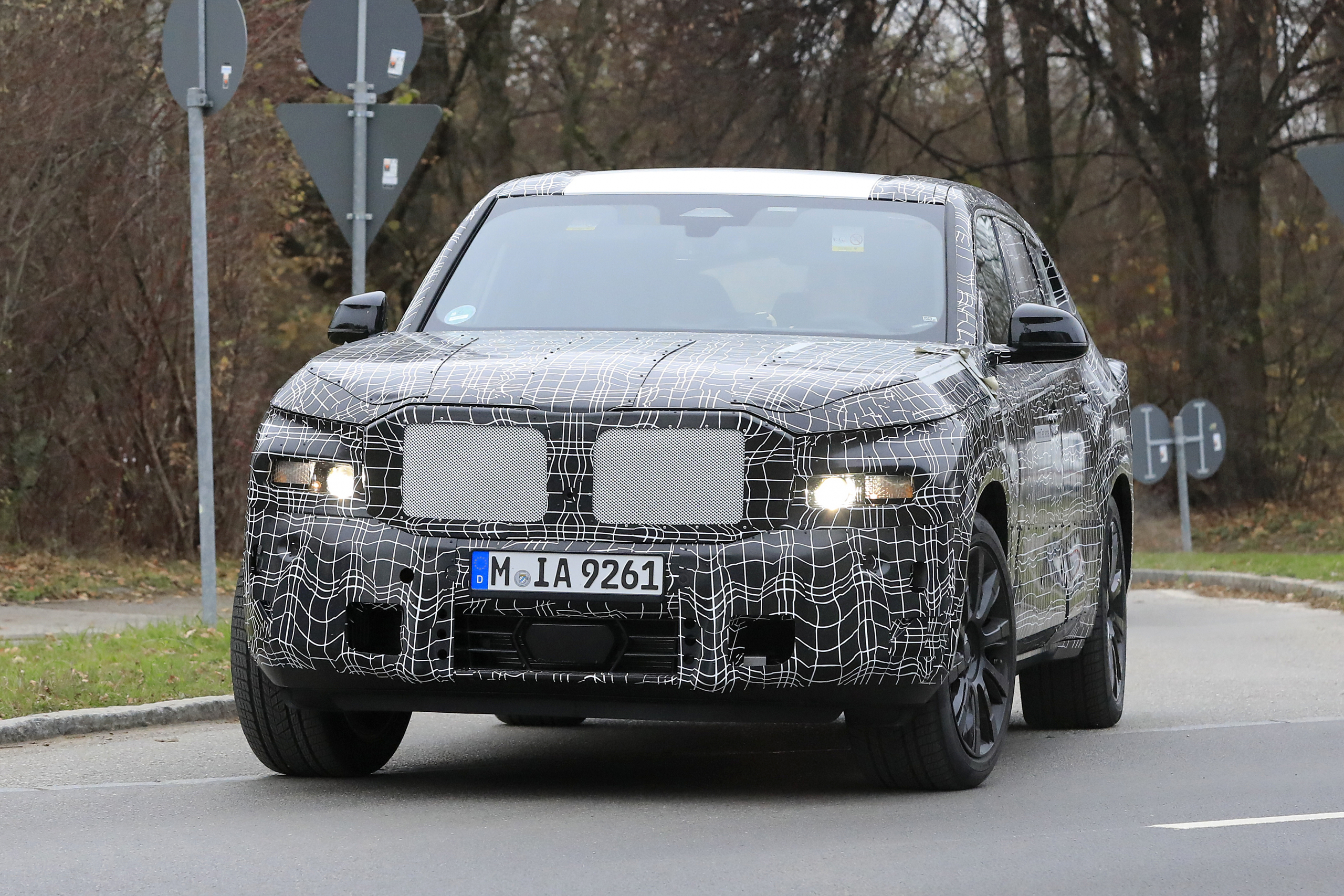 Dit gecamoufleerde monster is de aankomende BMW X8!