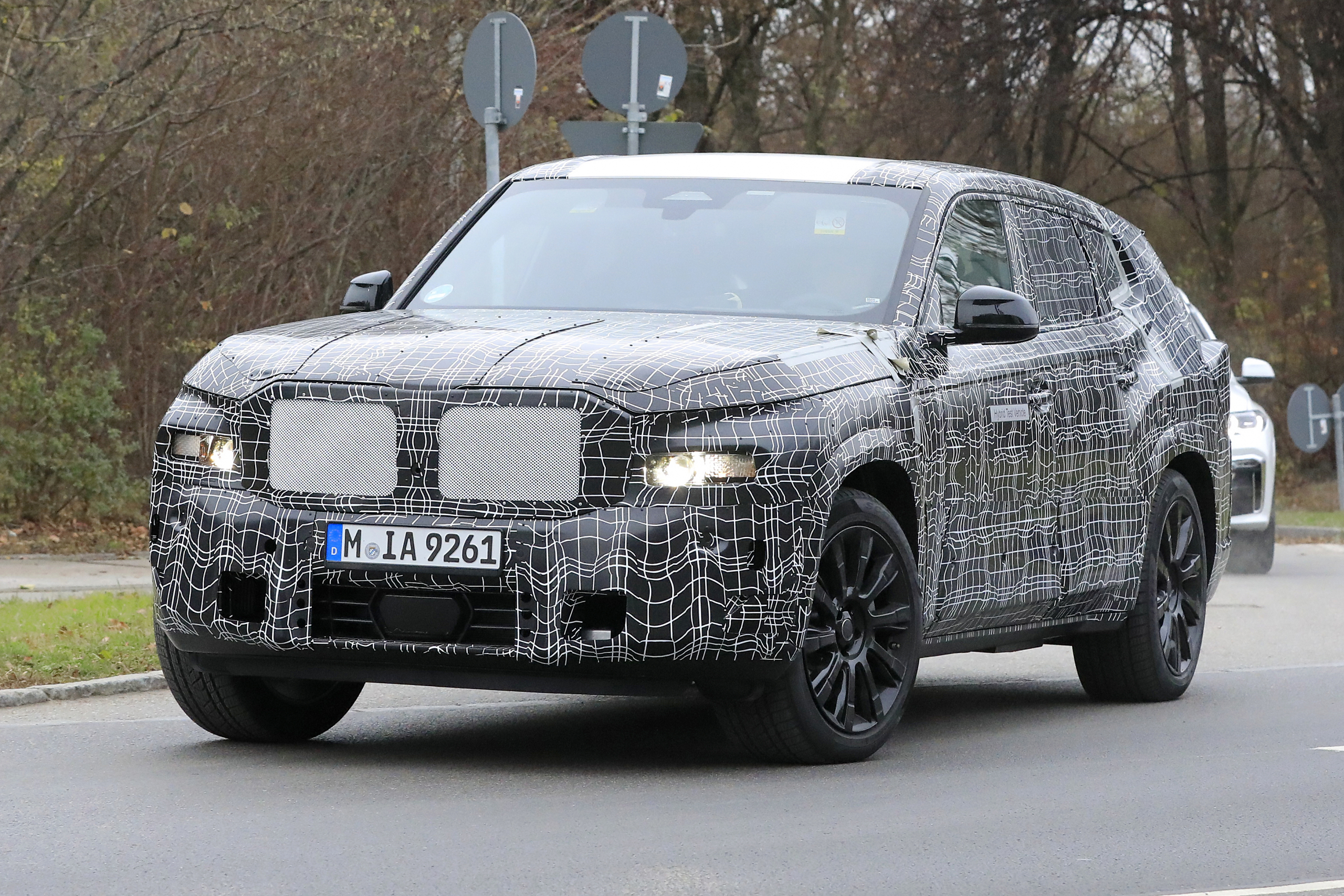 Dit gecamoufleerde monster is de aankomende BMW X8!