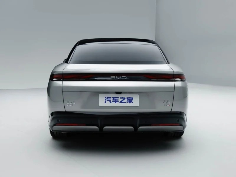 BMW en Mercedes schrikken zich een hoedje van deze nieuwe Chinese EV