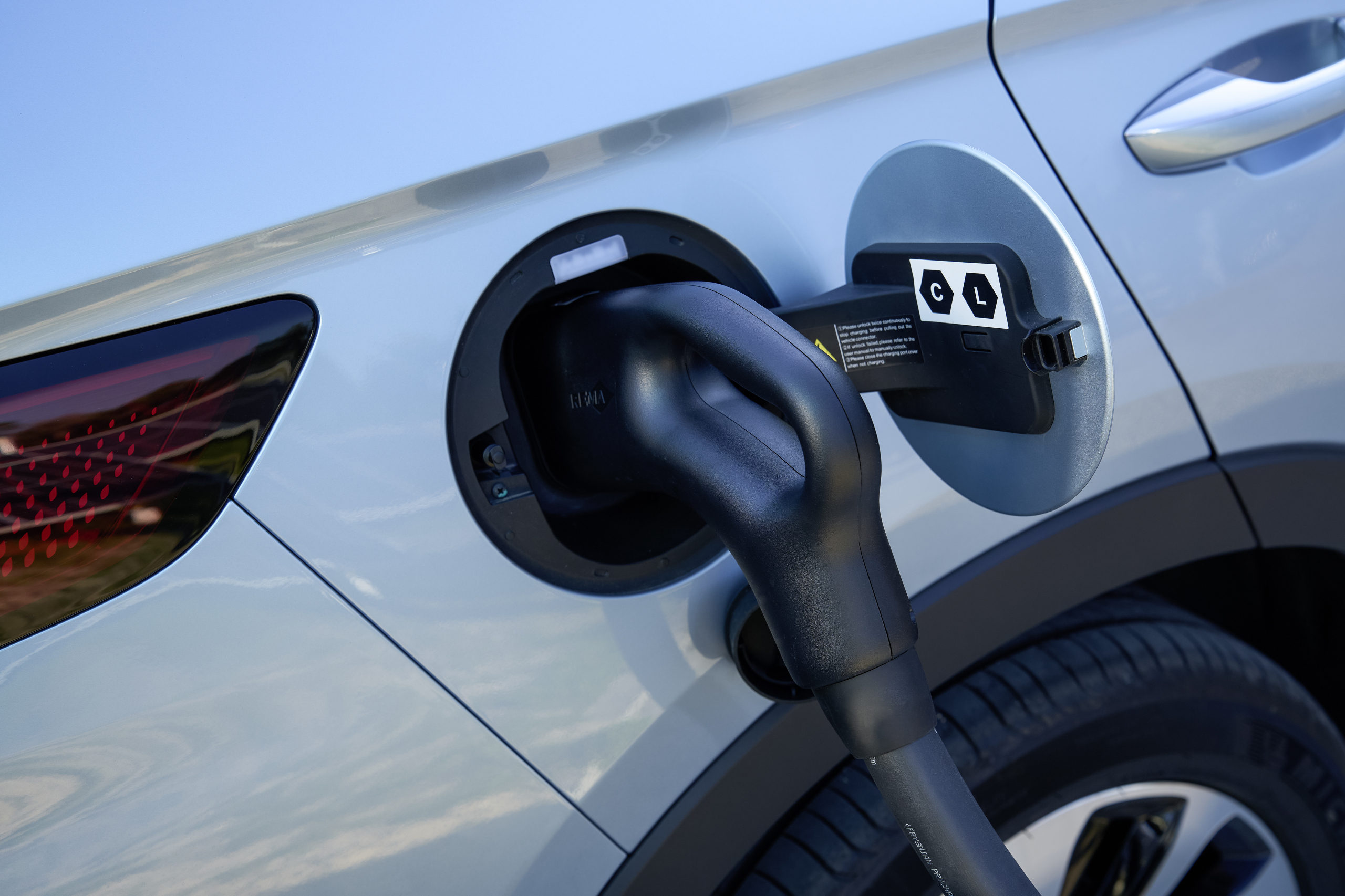 Duitsers laten Tesla als een baksteen vallen en kiezen steeds vaker voor dit merk