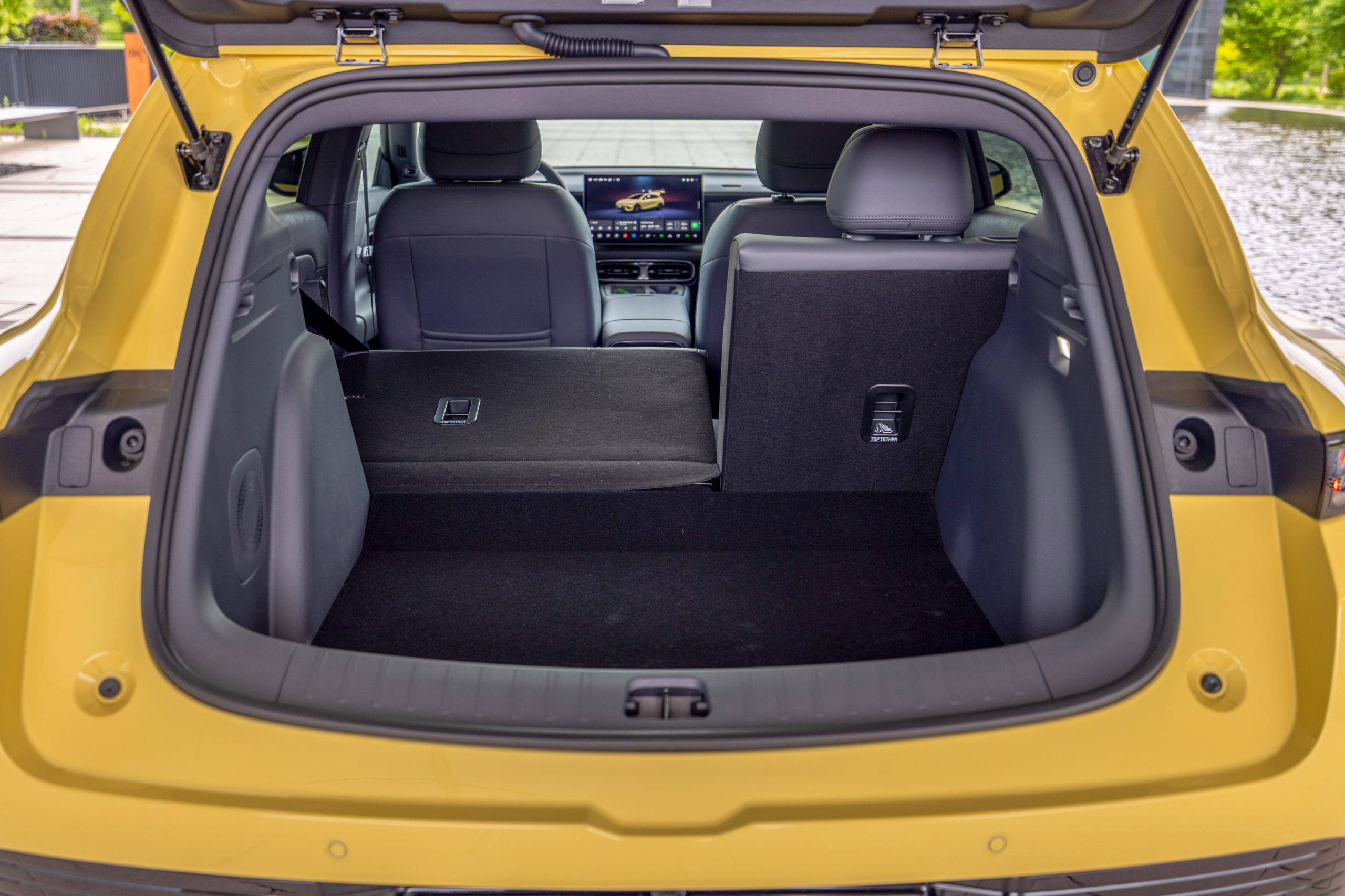 TEST - Deze luxe concurrent van de Volkswagen ID.3 is verdacht goedkoop