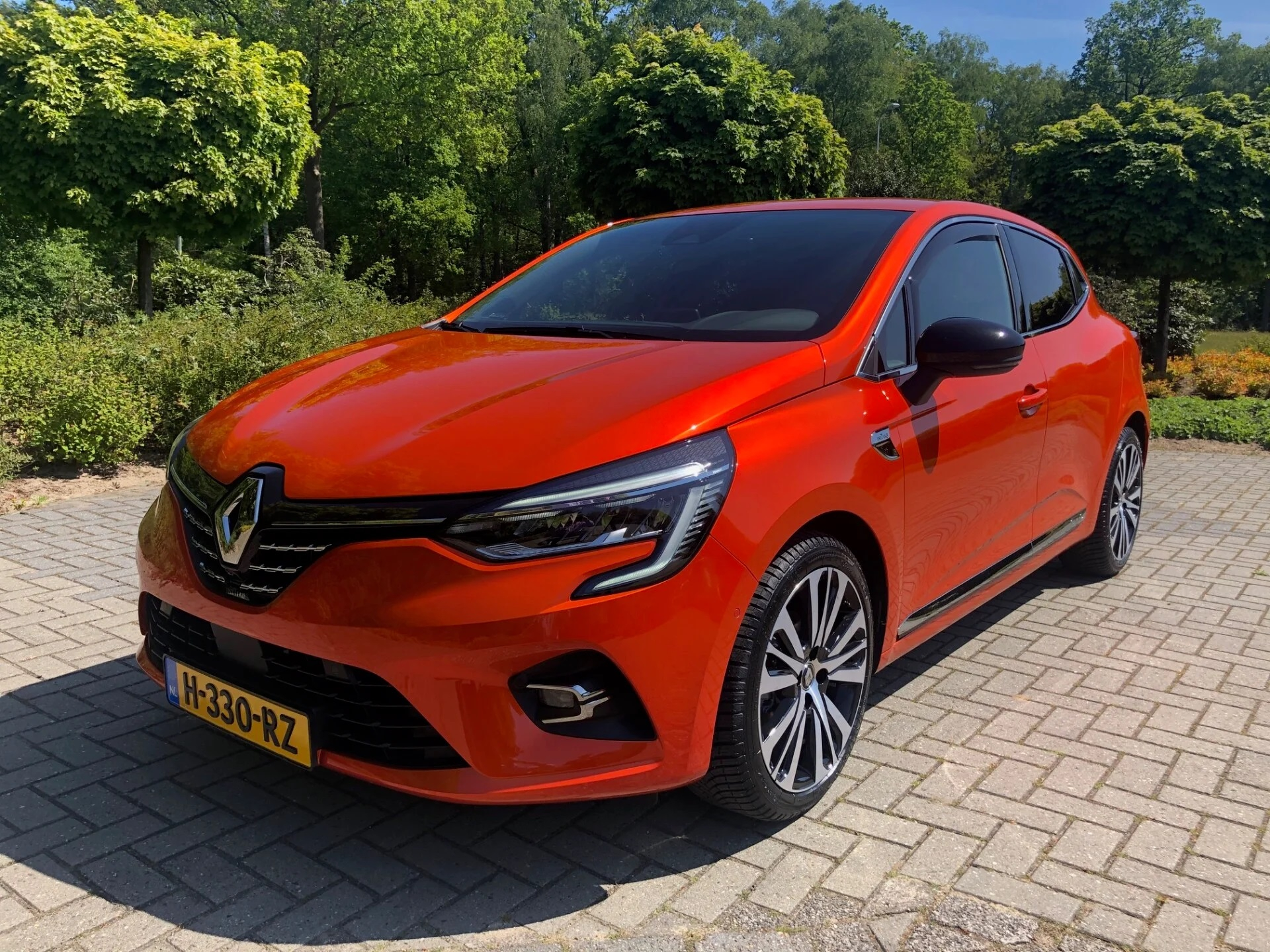 Met deze 5 betaalbare auto's krijg je premium luxe in een compact formaat