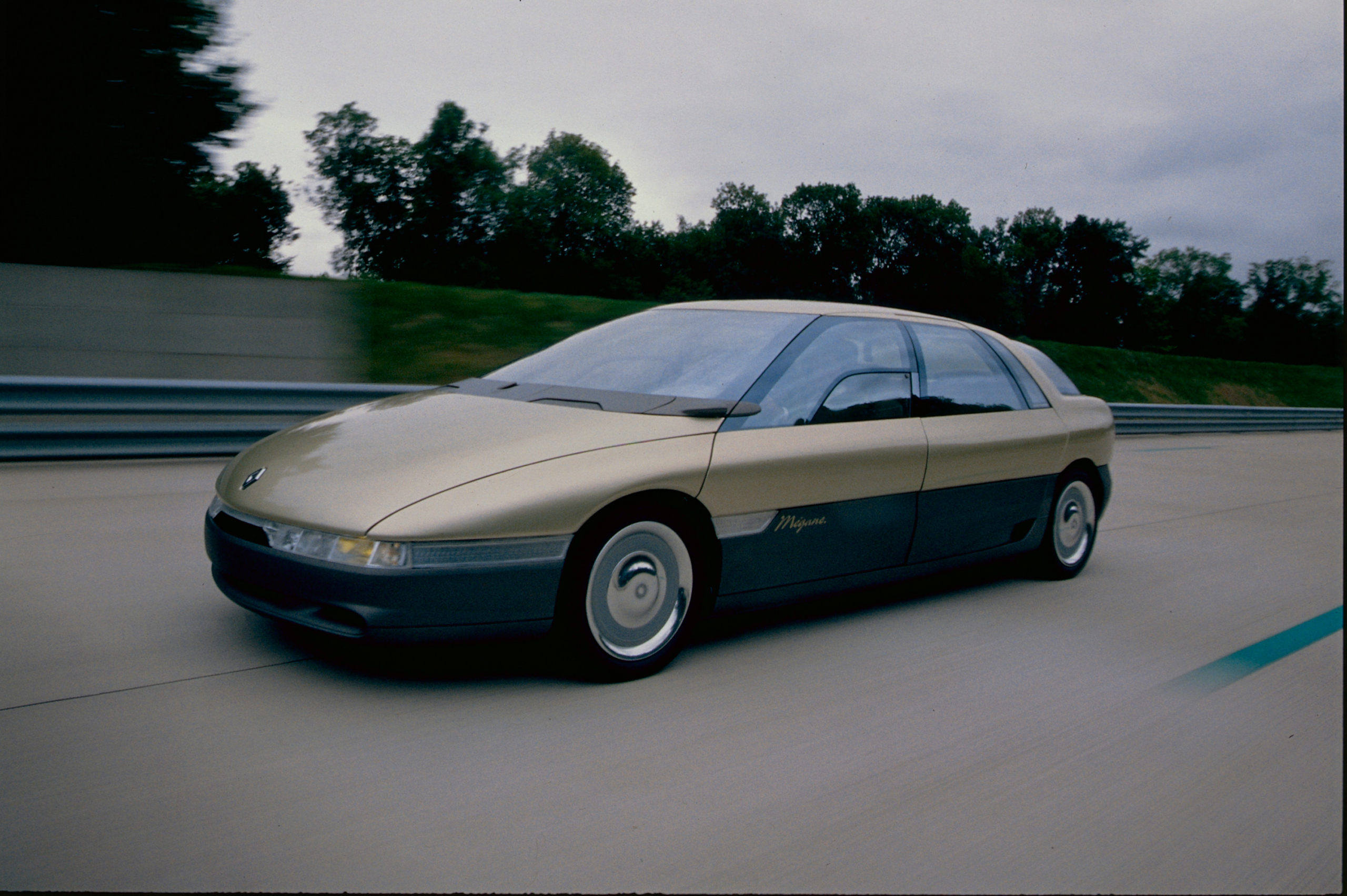 Hoe de Renault Mégane begon als snelle limousine