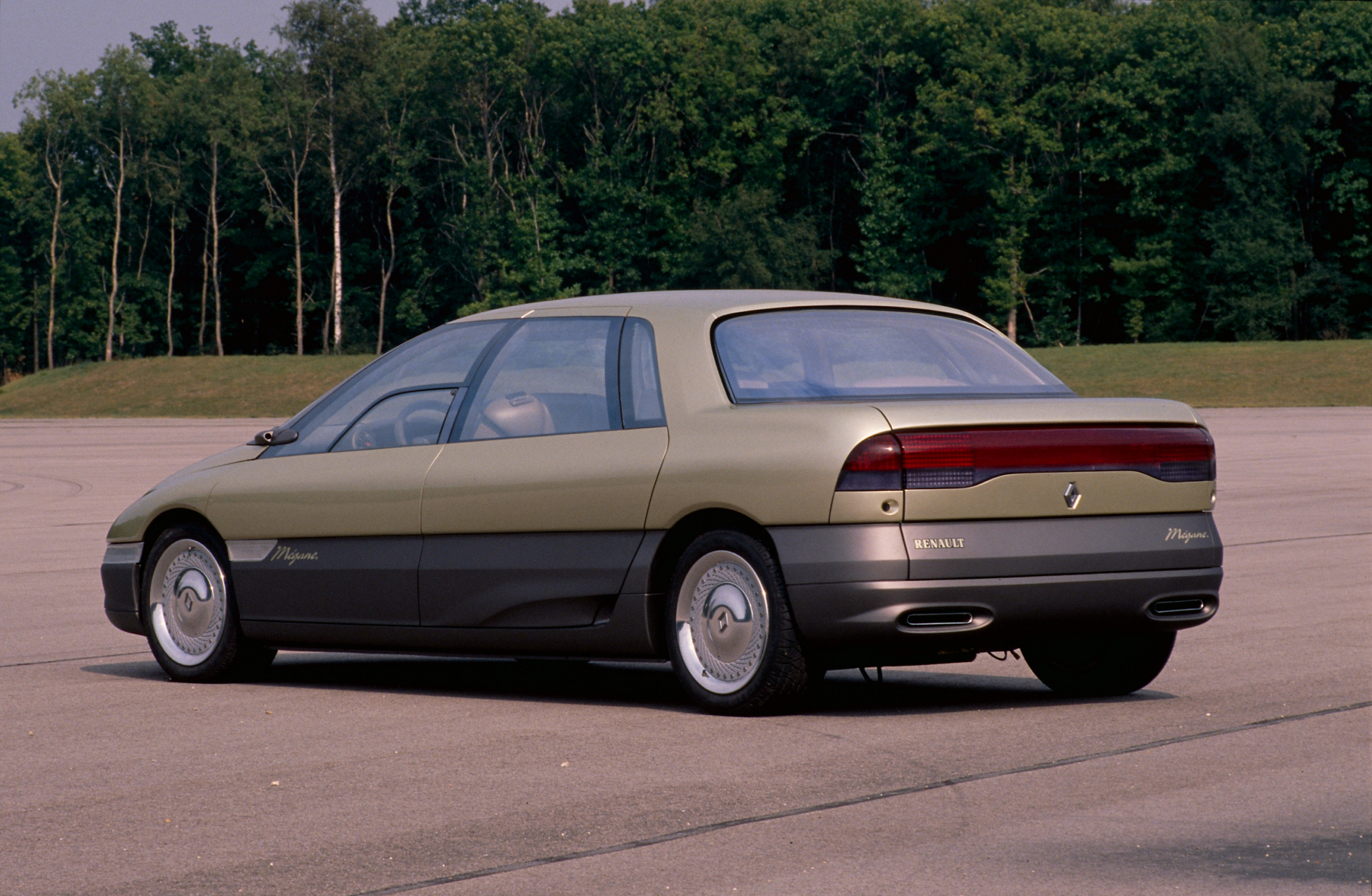 Hoe de Renault Mégane begon als snelle limousine
