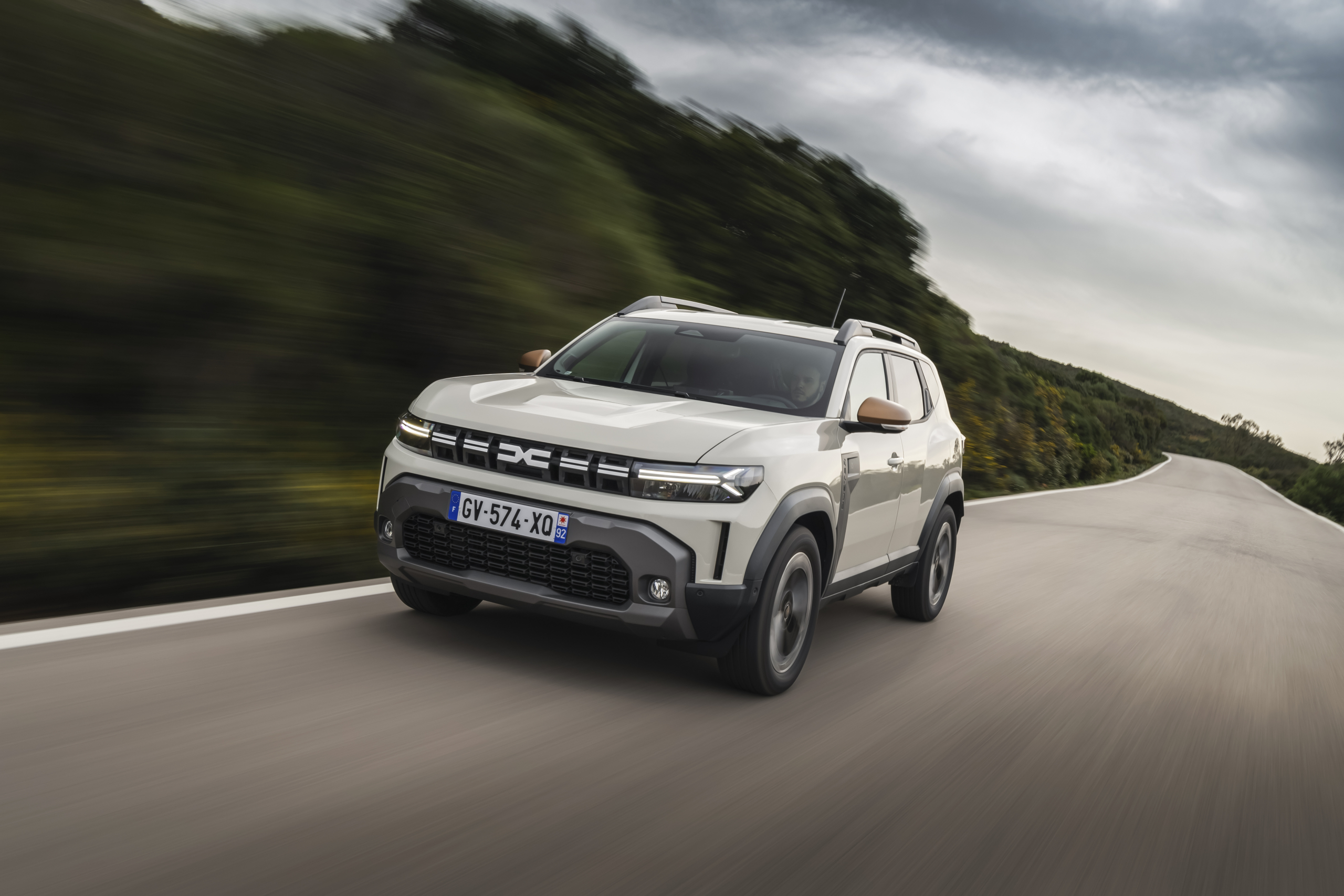 Review Dacia Duster Hybrid 140 (2024): de SUV die jou van oude vooroordelen gaat afhelpen