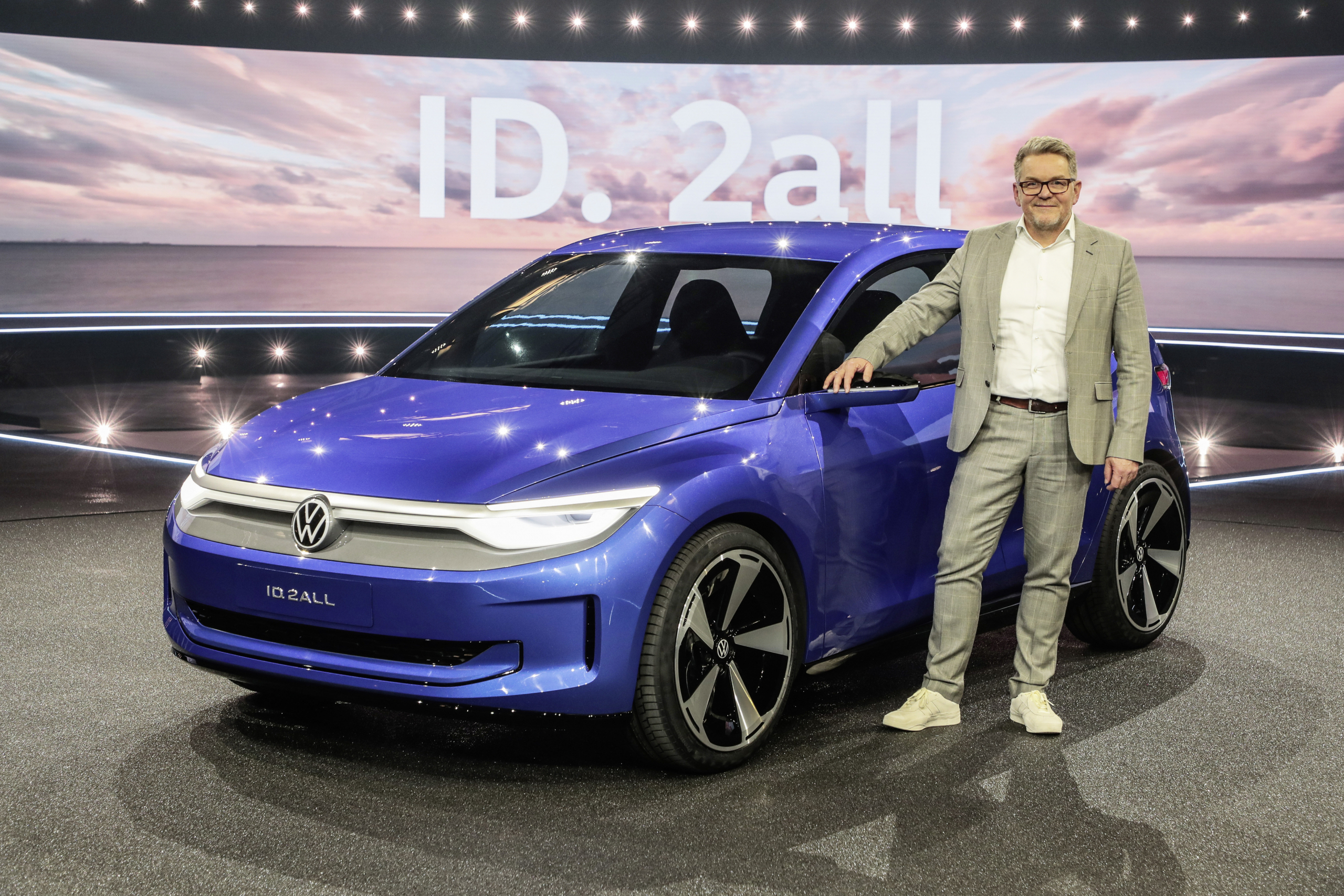 Hoera! Deze man gaat ervoor zorgen dat jouw nieuwe elektrische Volkswagen een vertrouwd design krijgt