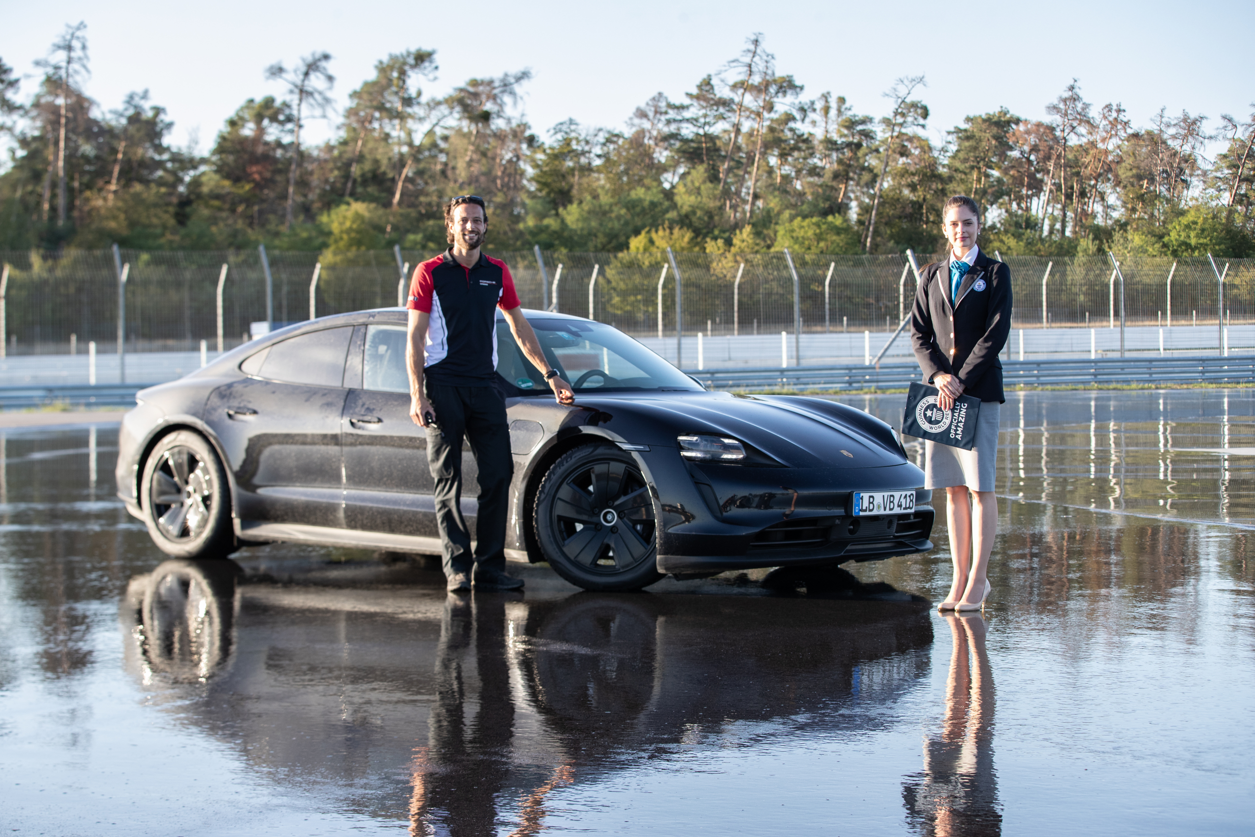 Porsche Taycan breekt het driftrecord voor elektrische auto's