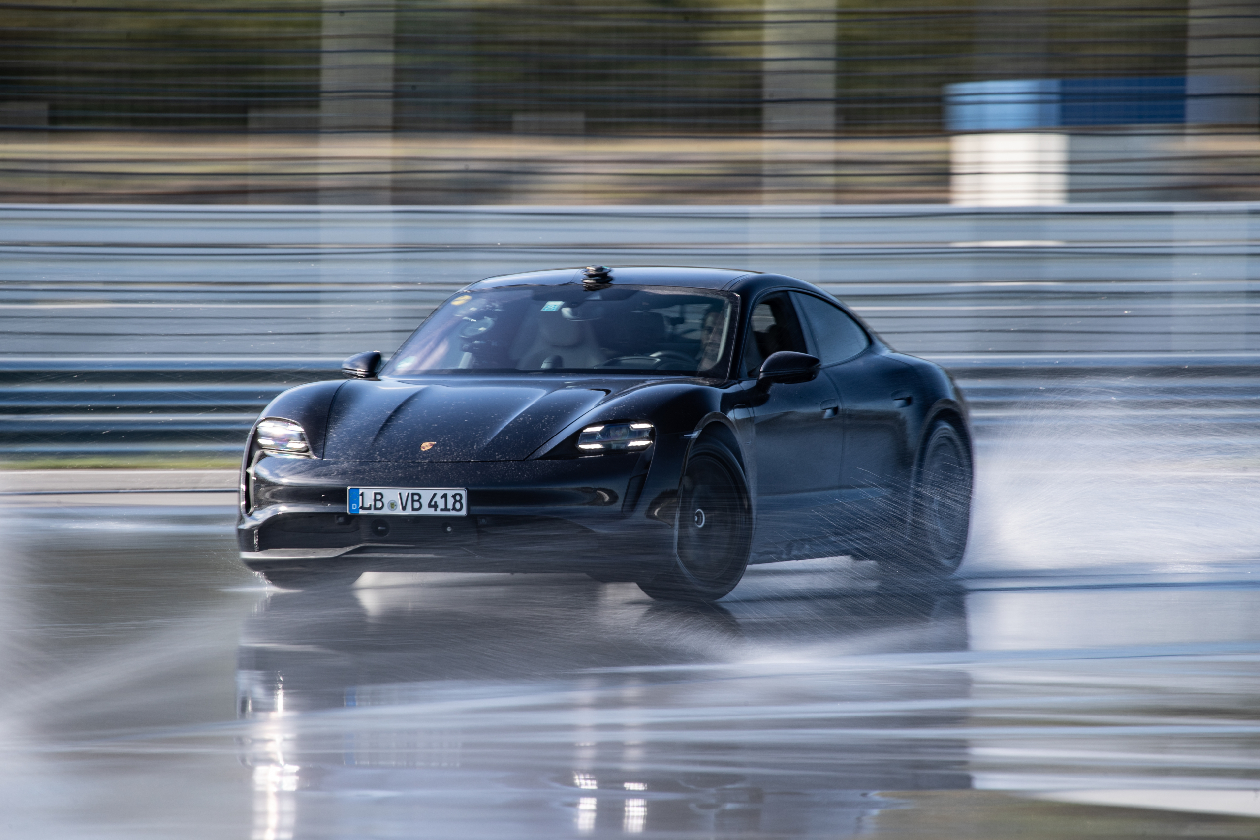 Porsche Taycan breekt het driftrecord voor elektrische auto's