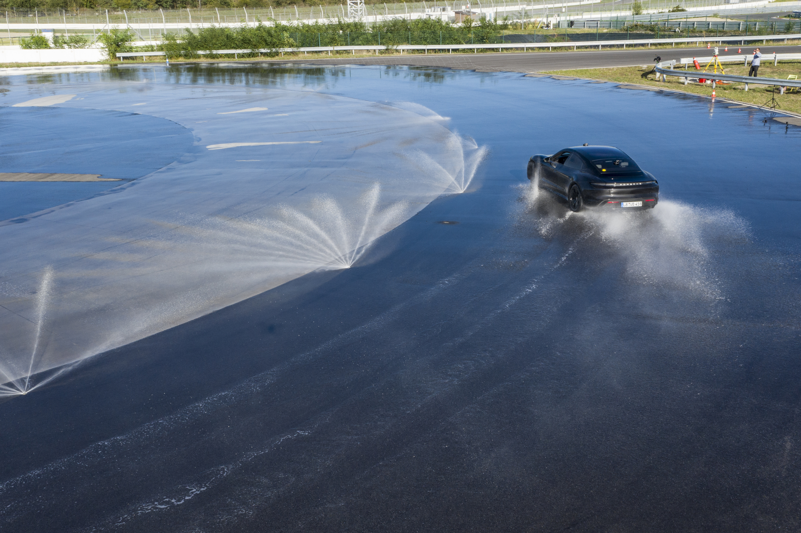 Porsche Taycan breekt het driftrecord voor elektrische auto's