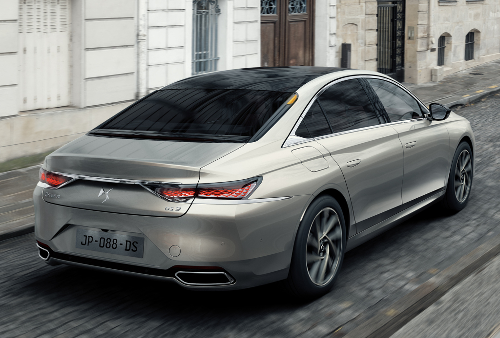 Test - In de DS 9 E-Tense 225 moet je niet allergisch zijn voor leer