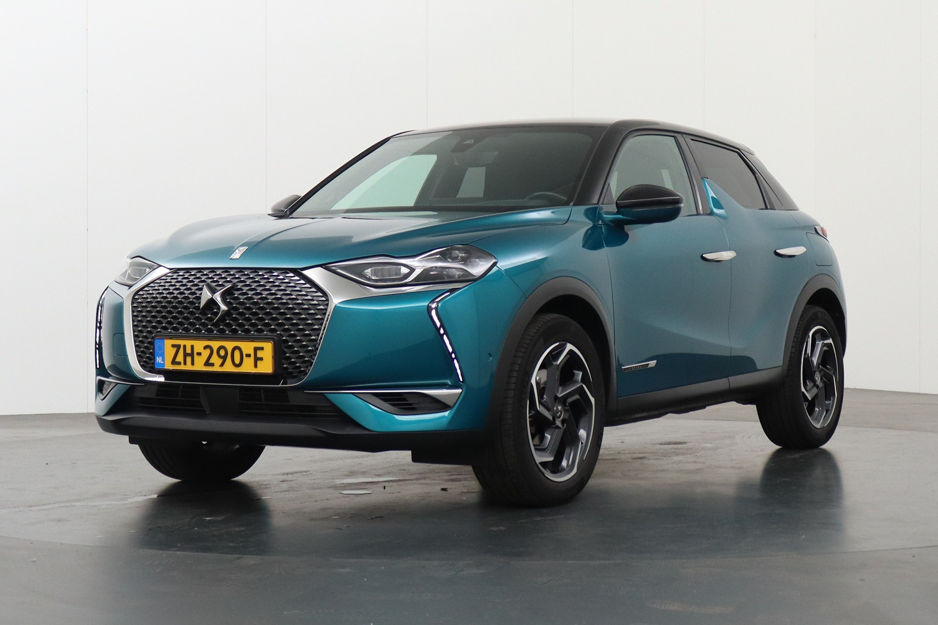 Met deze 5 betaalbare auto's krijg je premium luxe in een compact formaat