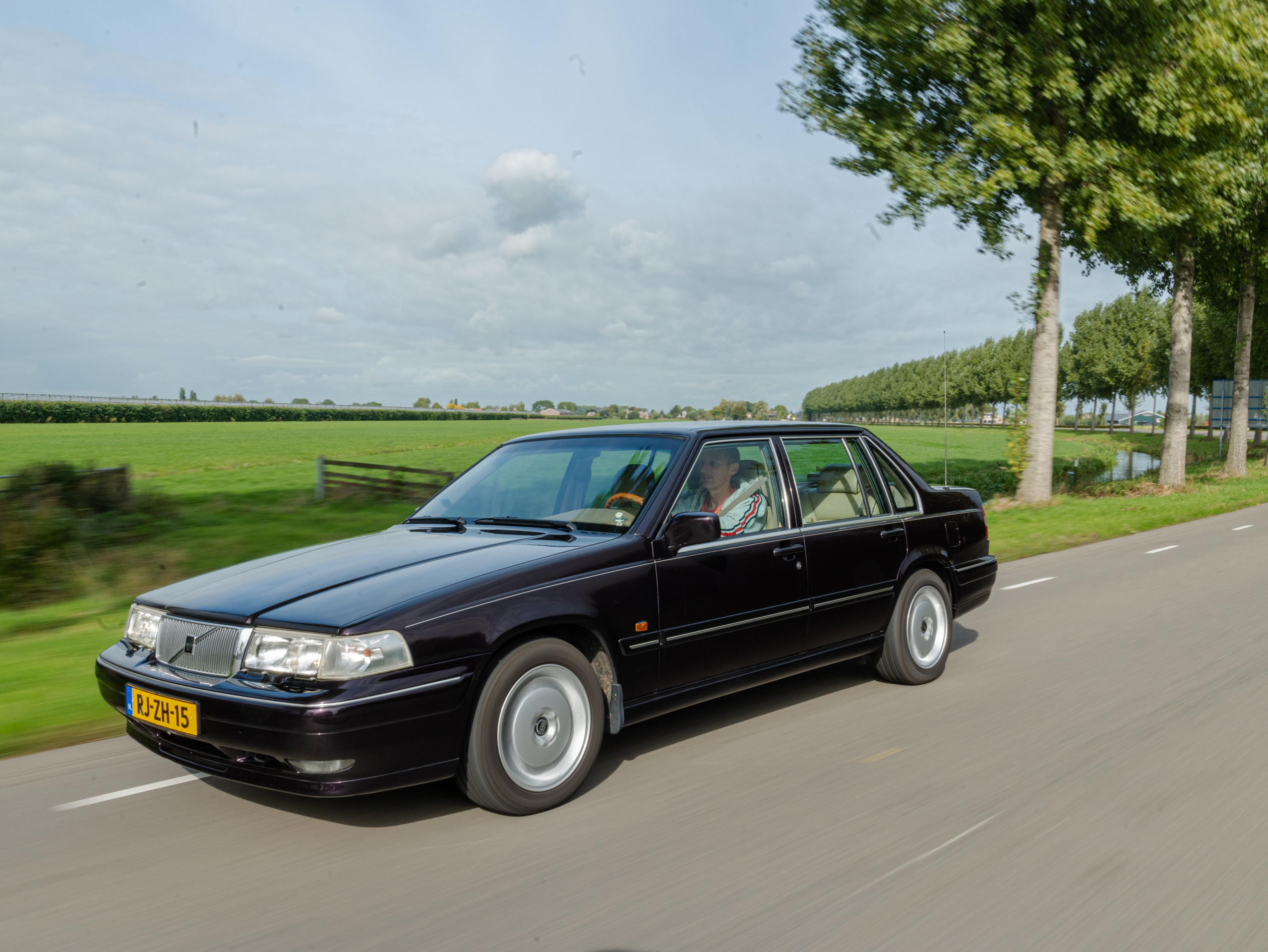 Ron over zijn Volvo 960: "In deze auto moet ik uitkijken dat ik niet vooraan in de file rijd"