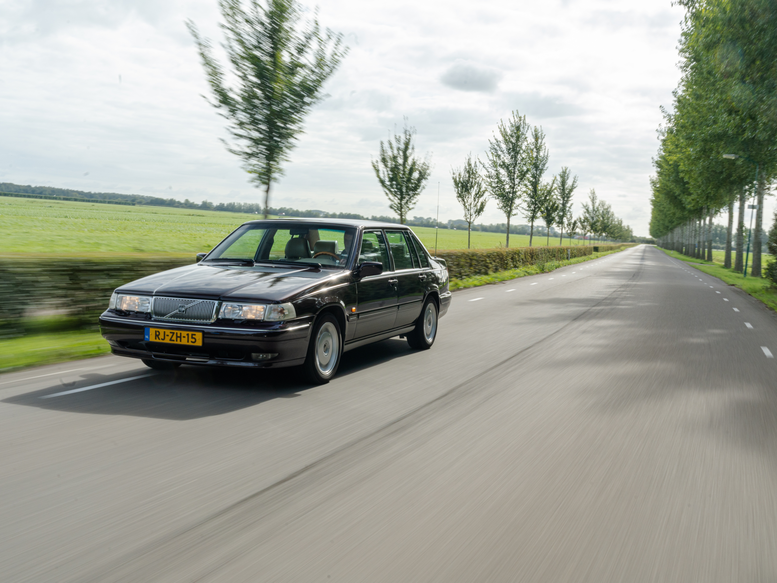 Ron over zijn Volvo 960: "In deze auto moet ik uitkijken dat ik niet vooraan in de file rijd"