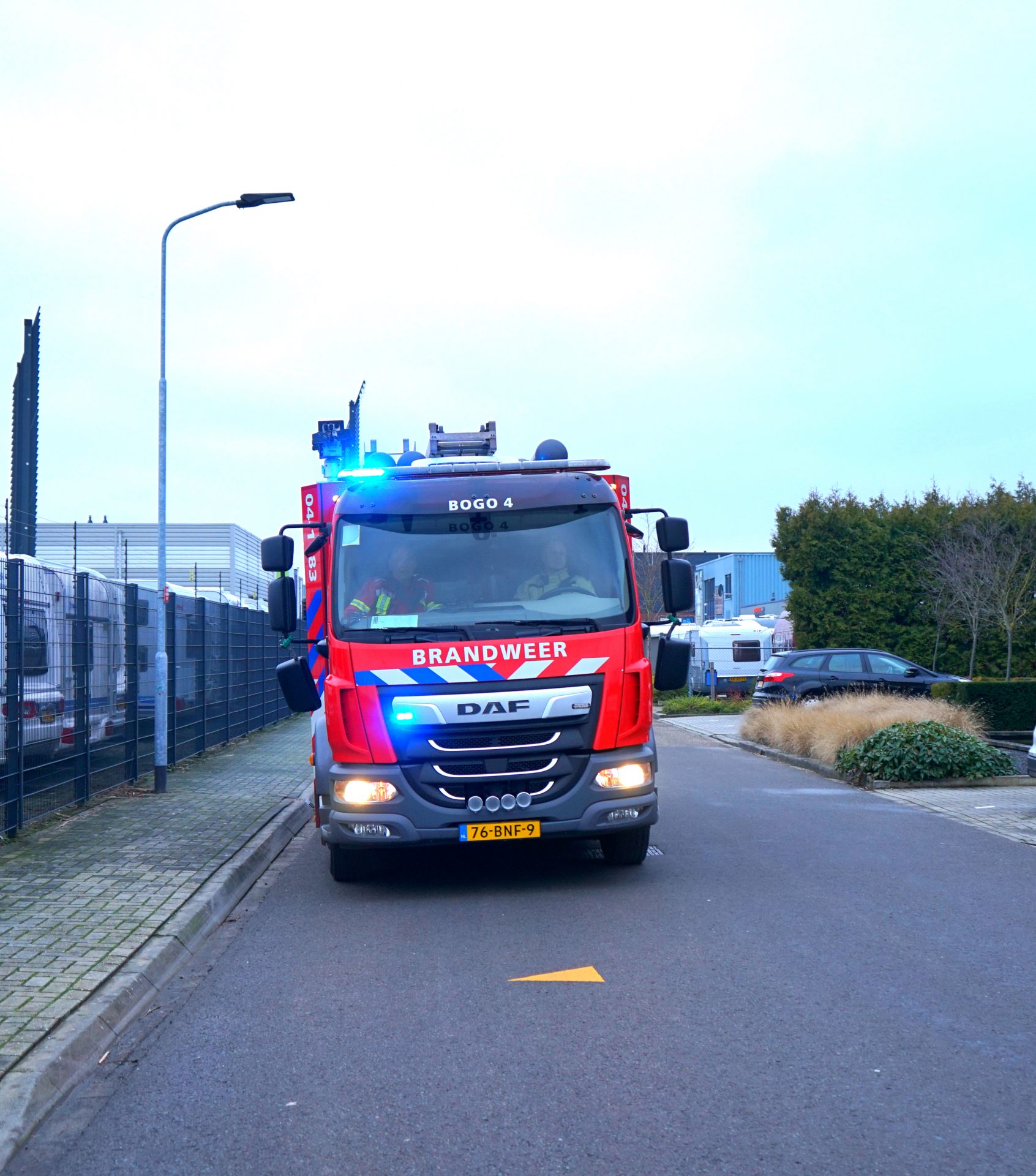 Hoe bestuur je een brandweerauto? Bavo Galama maakt zijn droom waar