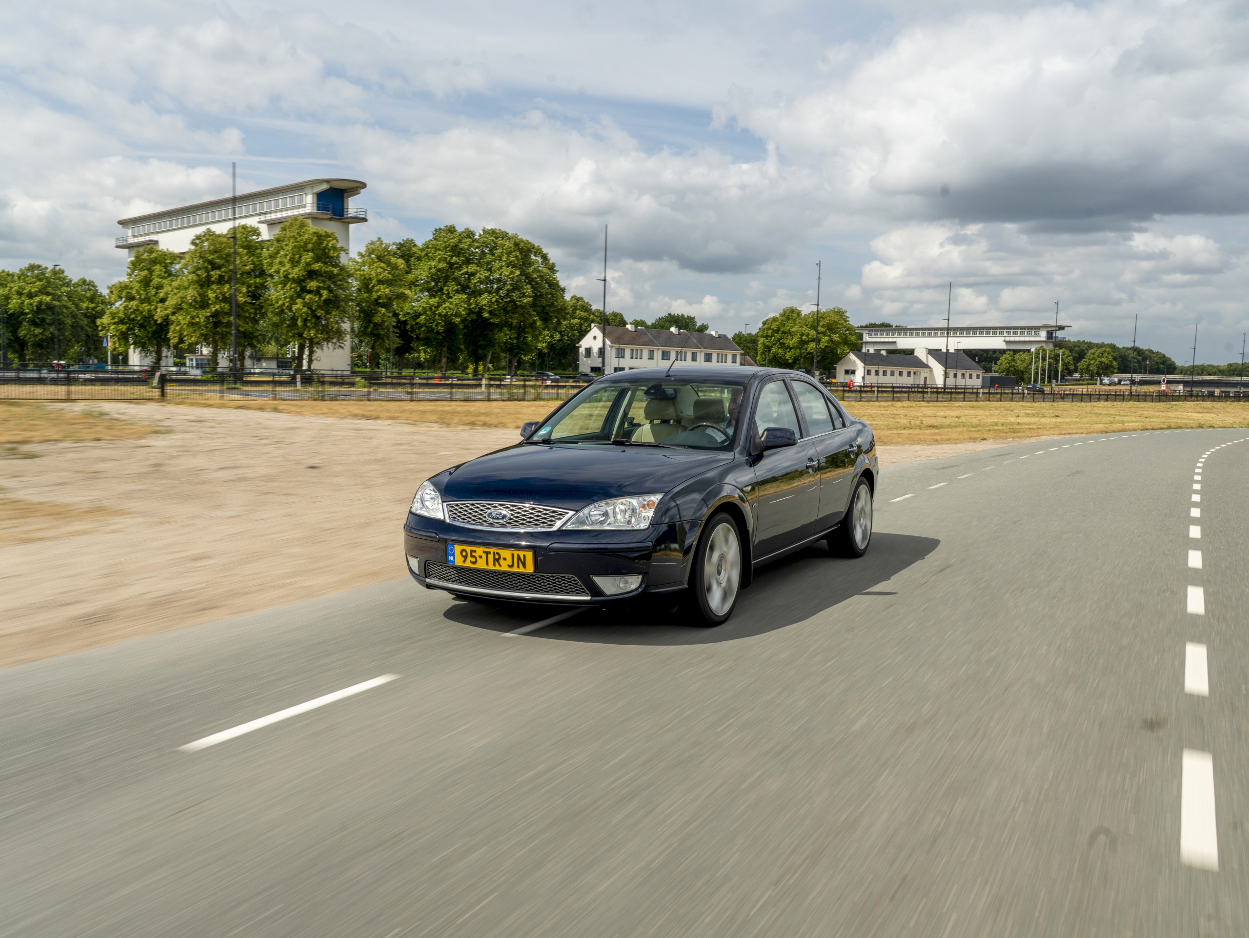 Martijn over zijn zescilinder Ford: 'Sommigen verklaren me voor gek met mijn zuipschuit'
