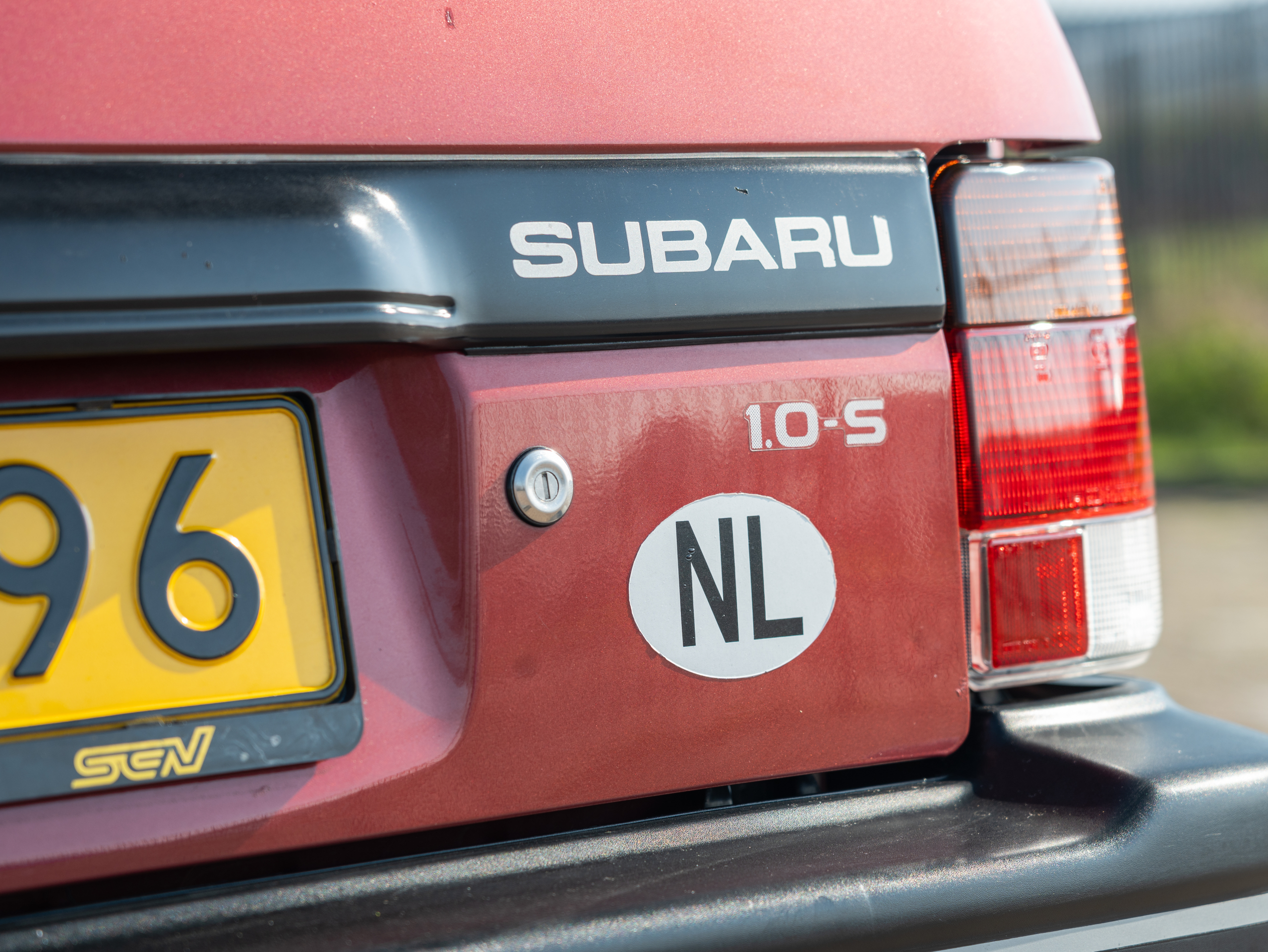 Met deze oude Subaru reed Hugo een record op de Nürburgring