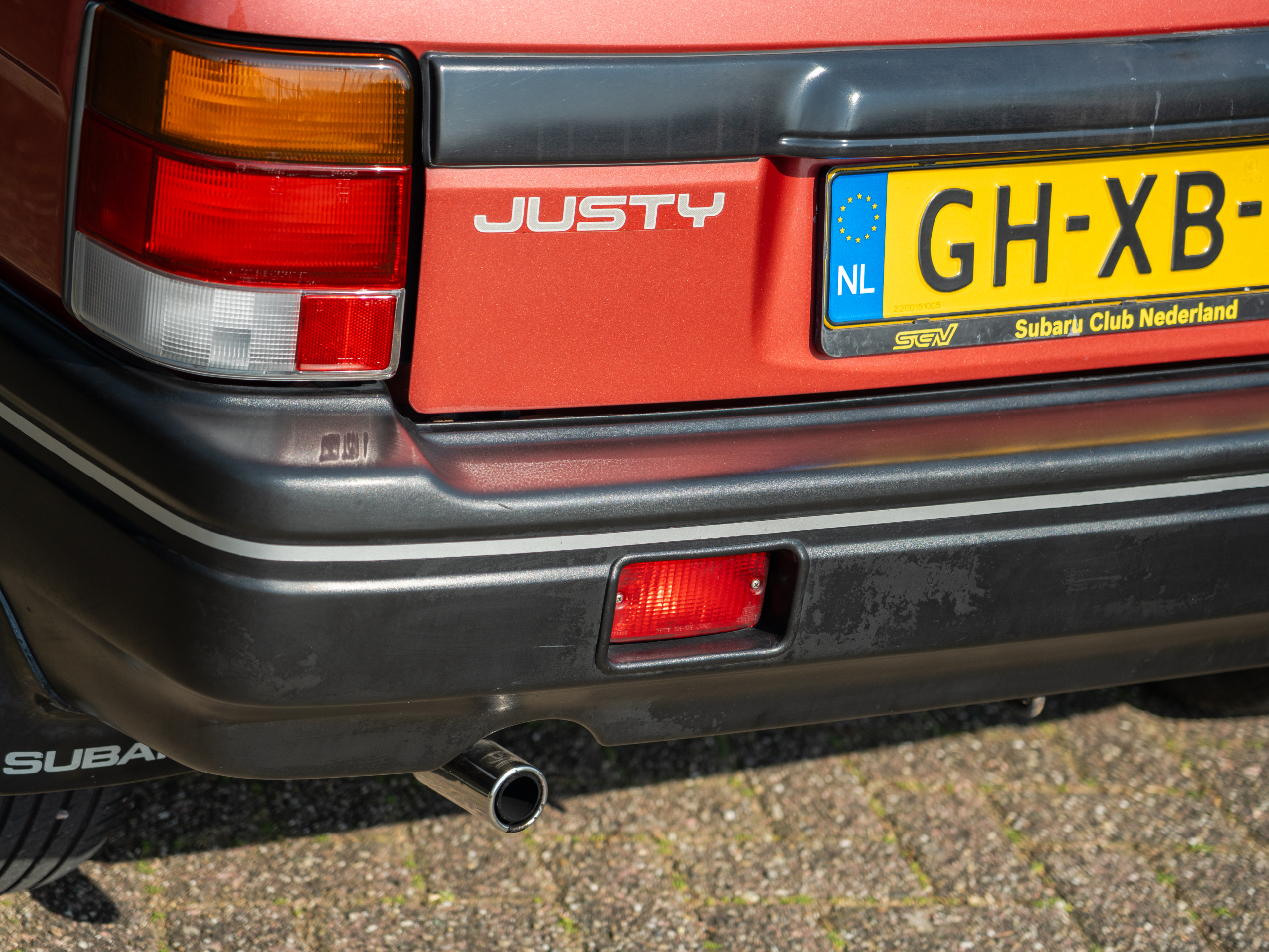 Met deze oude Subaru reed Hugo een record op de Nürburgring