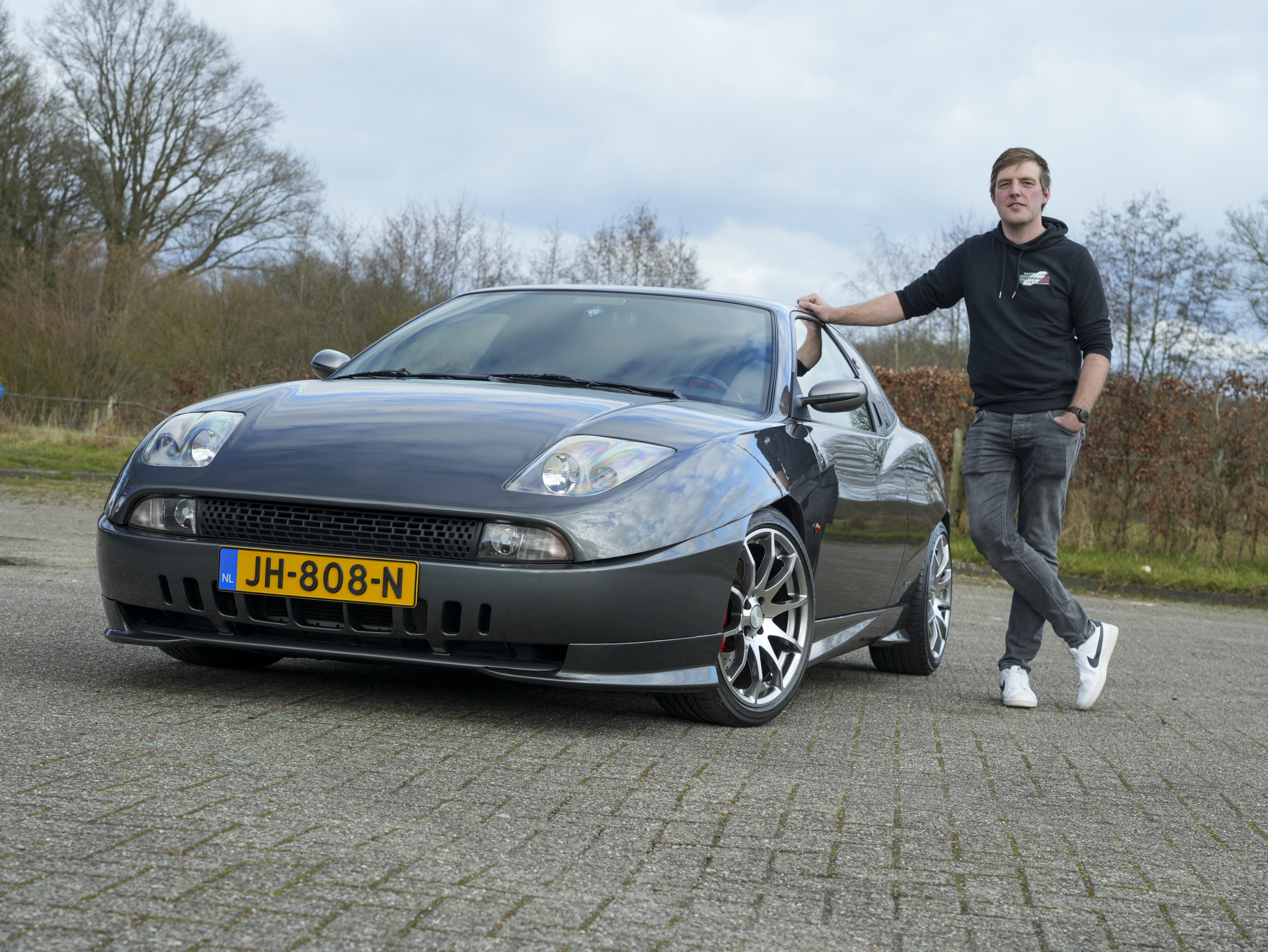 Marc heeft de snelste Fiat ooit en krijgt bewonderende blikken van Ferrari-rijders