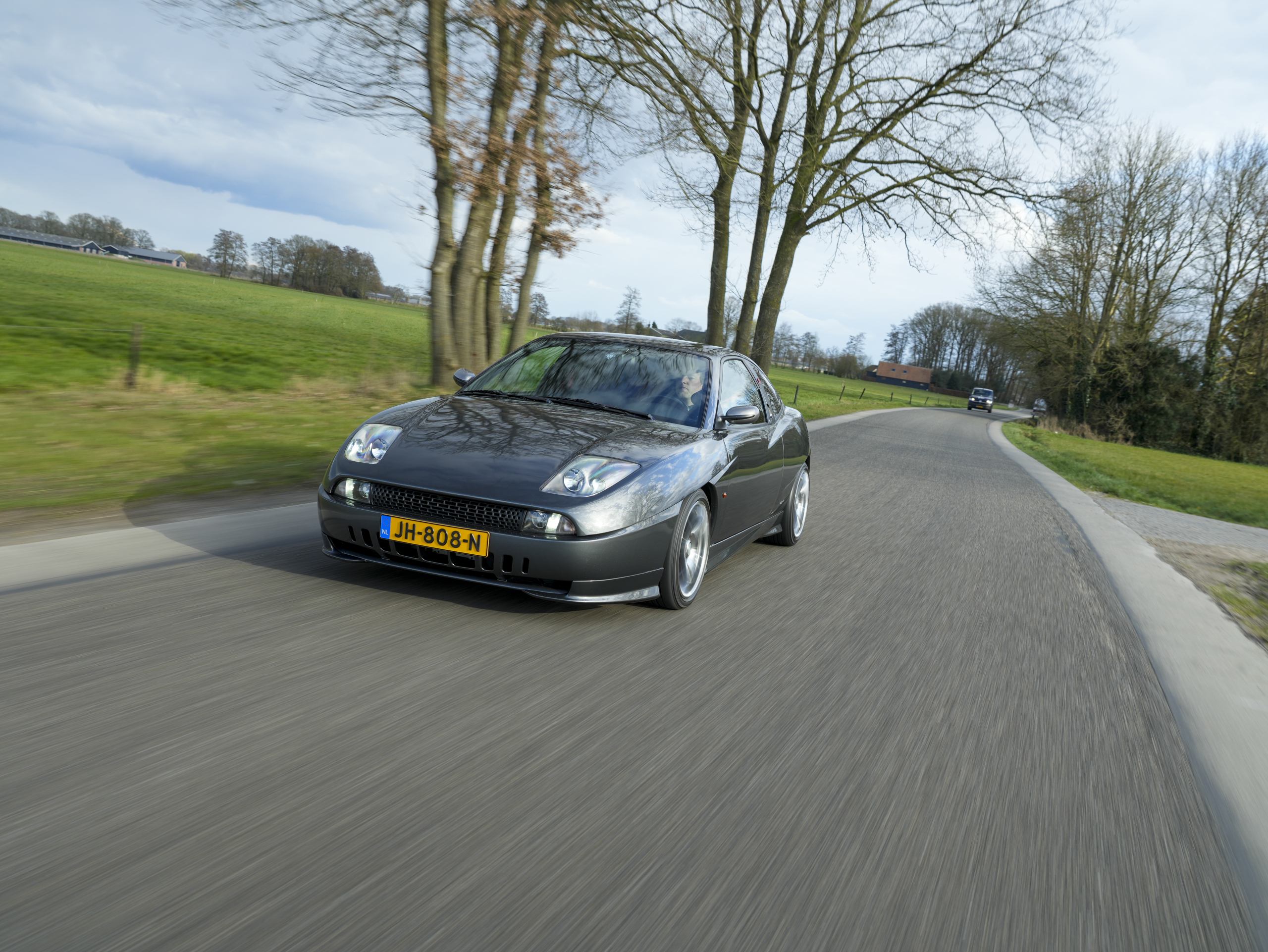 Marc heeft de snelste Fiat ooit en krijgt bewonderende blikken van Ferrari-rijders