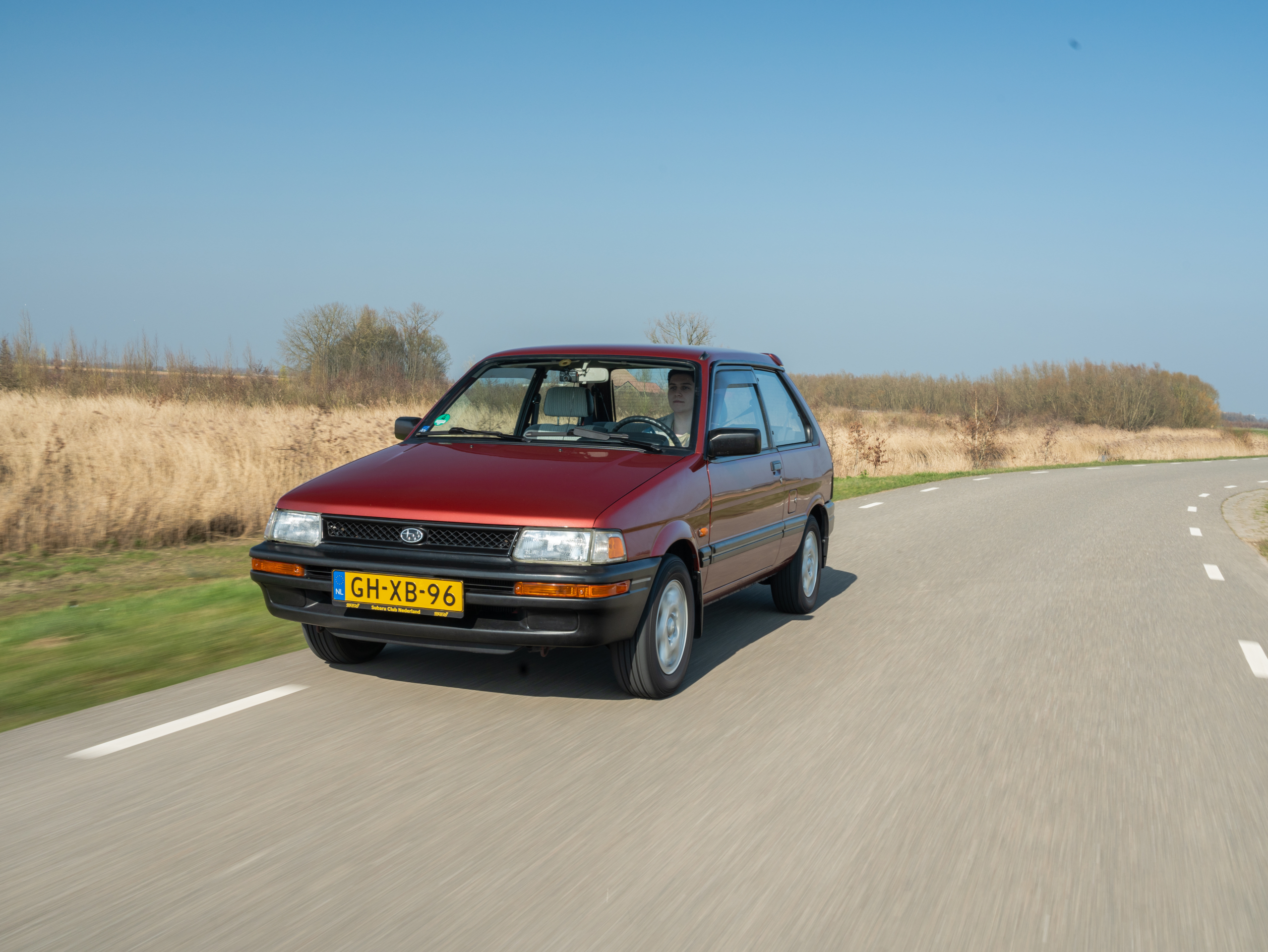 Met deze oude Subaru reed Hugo een record op de Nürburgring