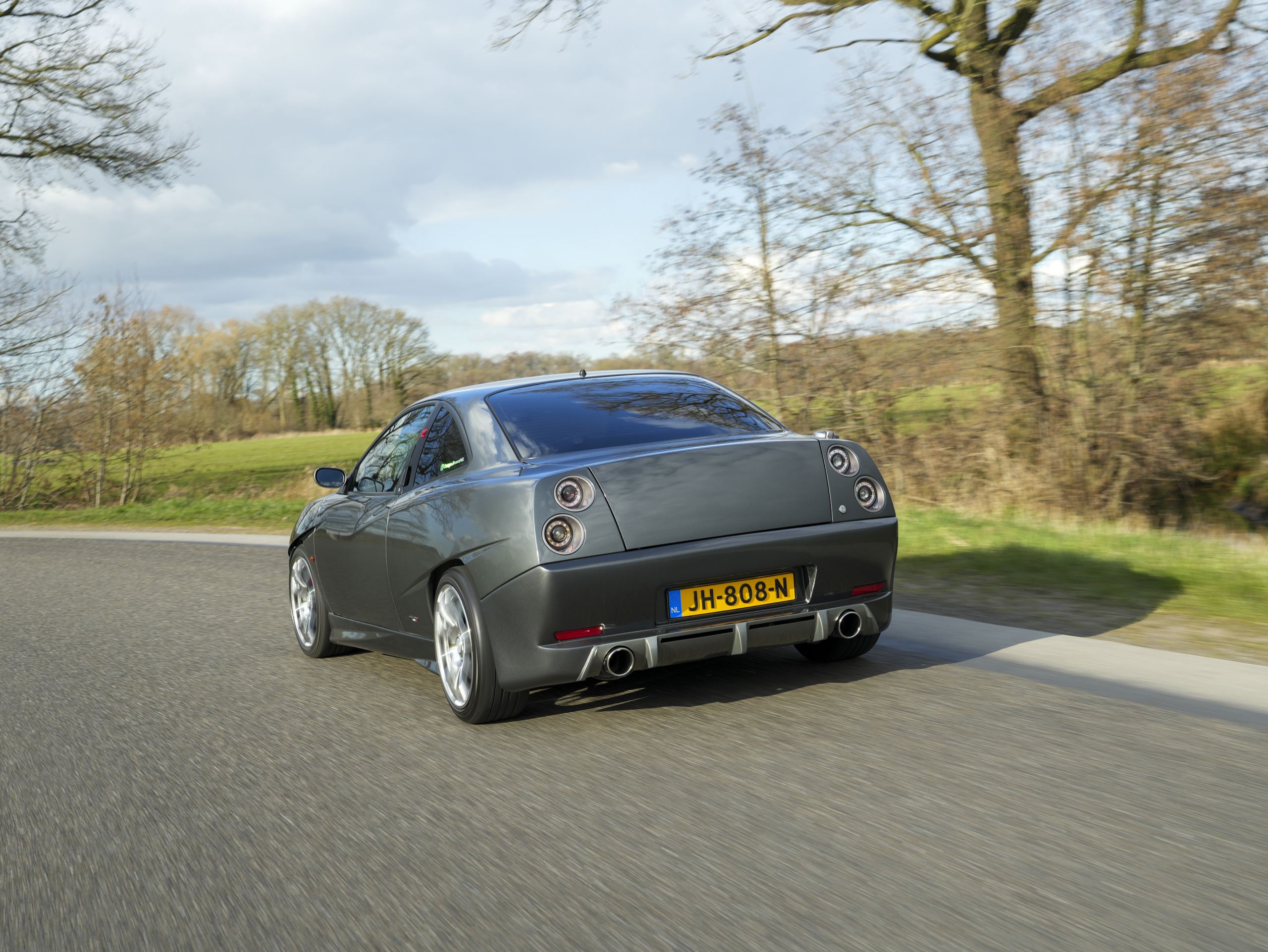 Marc heeft de snelste Fiat ooit en krijgt bewonderende blikken van Ferrari-rijders