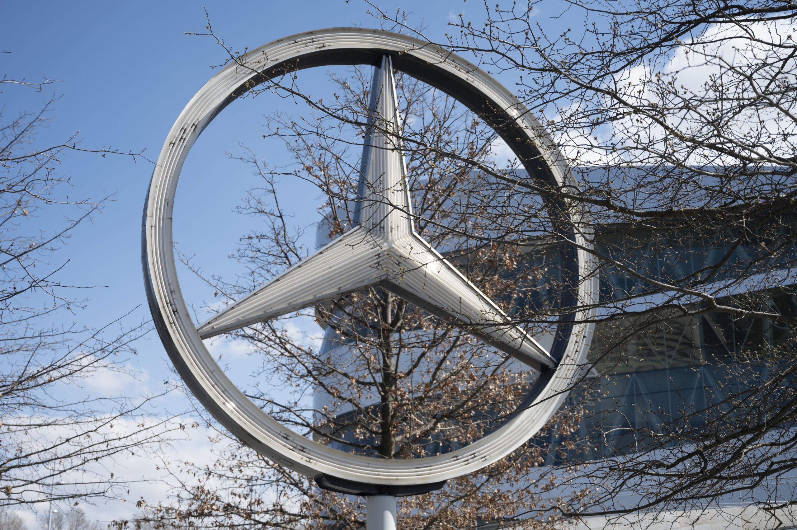 Duitse Mercedes-dealers in brandbrief: “Prijzen zijn te hoog, kwaliteit te laag”