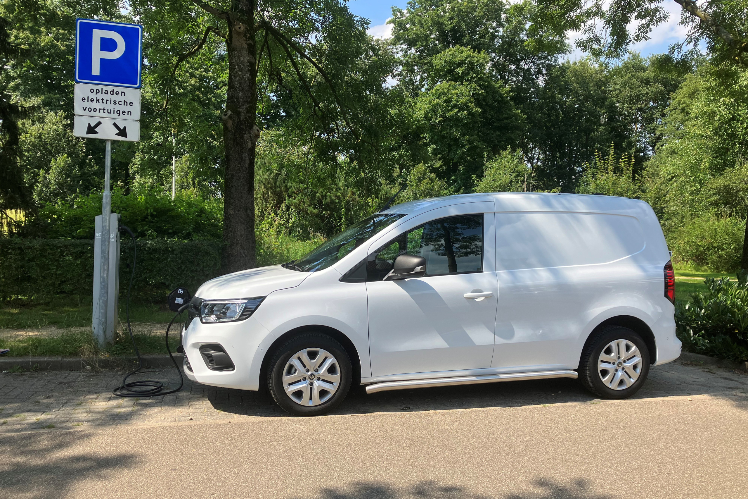 Renault Kangoo E-Tech Electric: actieradius gemeten bij 100 en 130 km/h