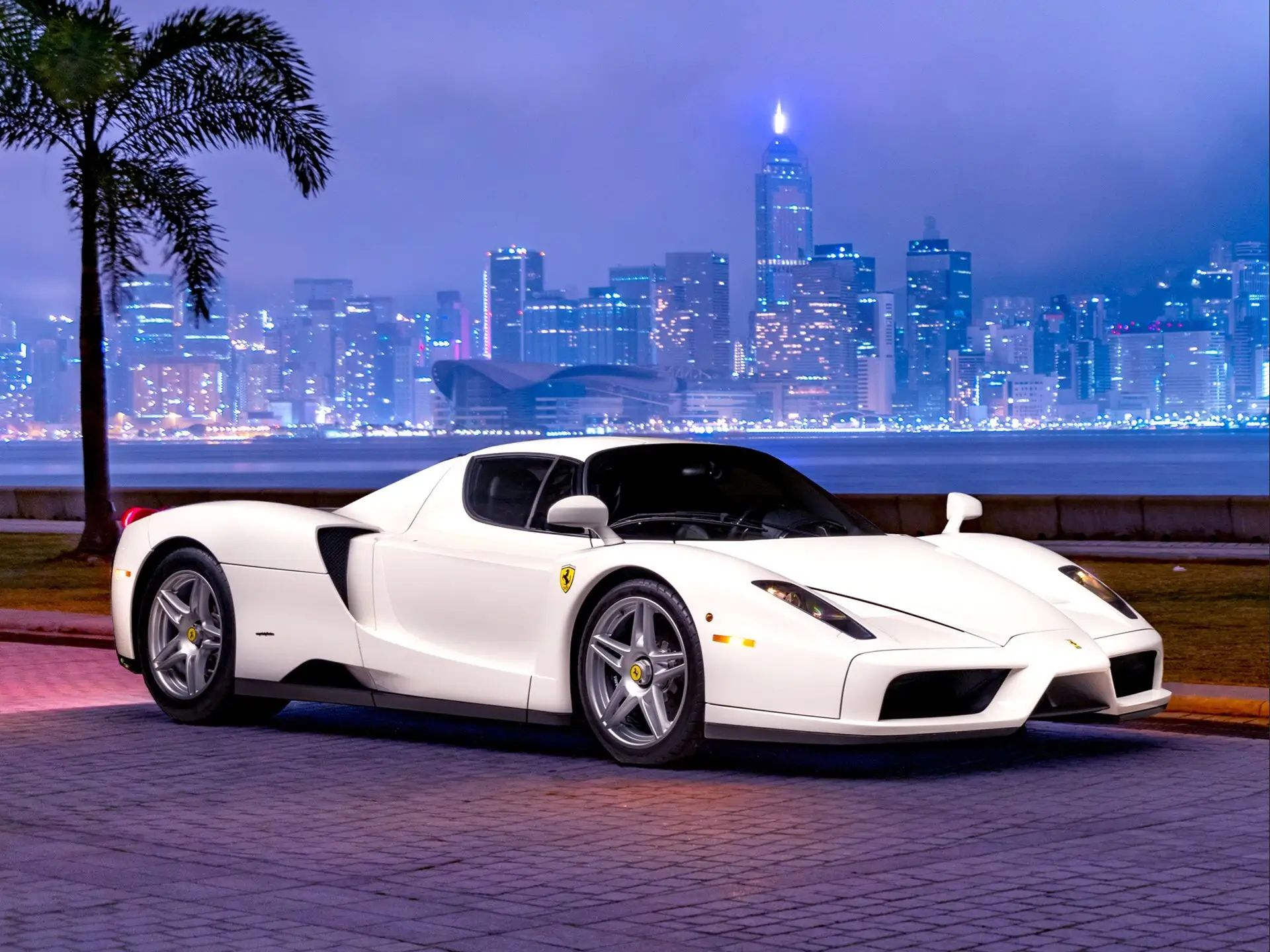 Altijd al een Miami Vice-witte Ferrari Enzo willen hebben? Dan had je de kans