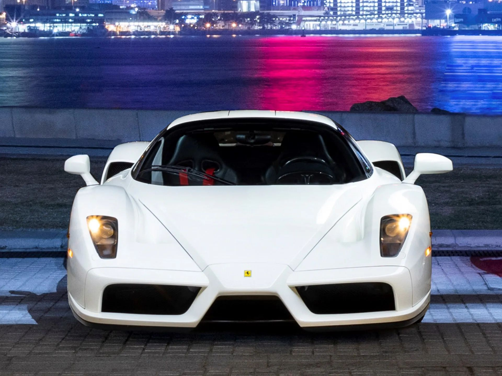 Altijd al een Miami Vice-witte Ferrari Enzo willen hebben? Dan had je de kans