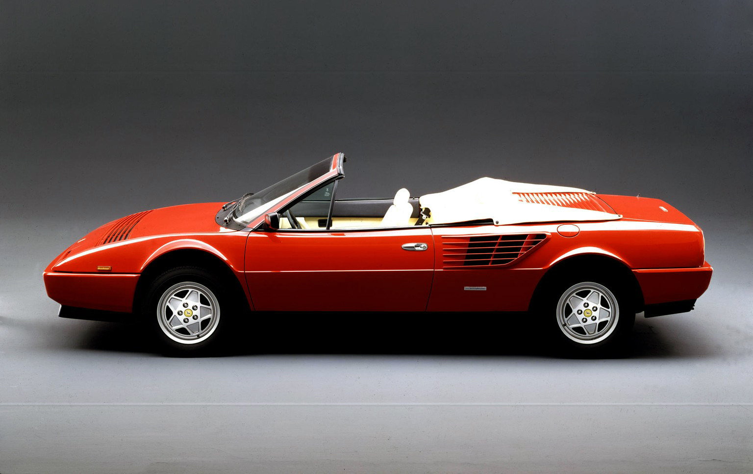 Brandweerduikers Amsterdam vinden Ferrari op bodem van het IJ