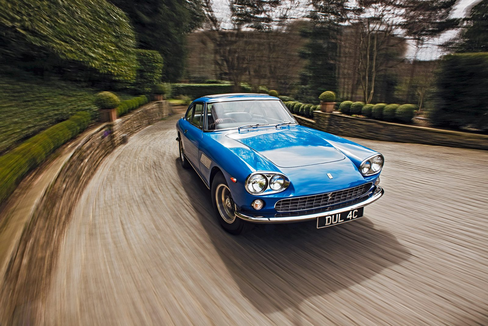 Rijden met de allereerste auto van John Lennon