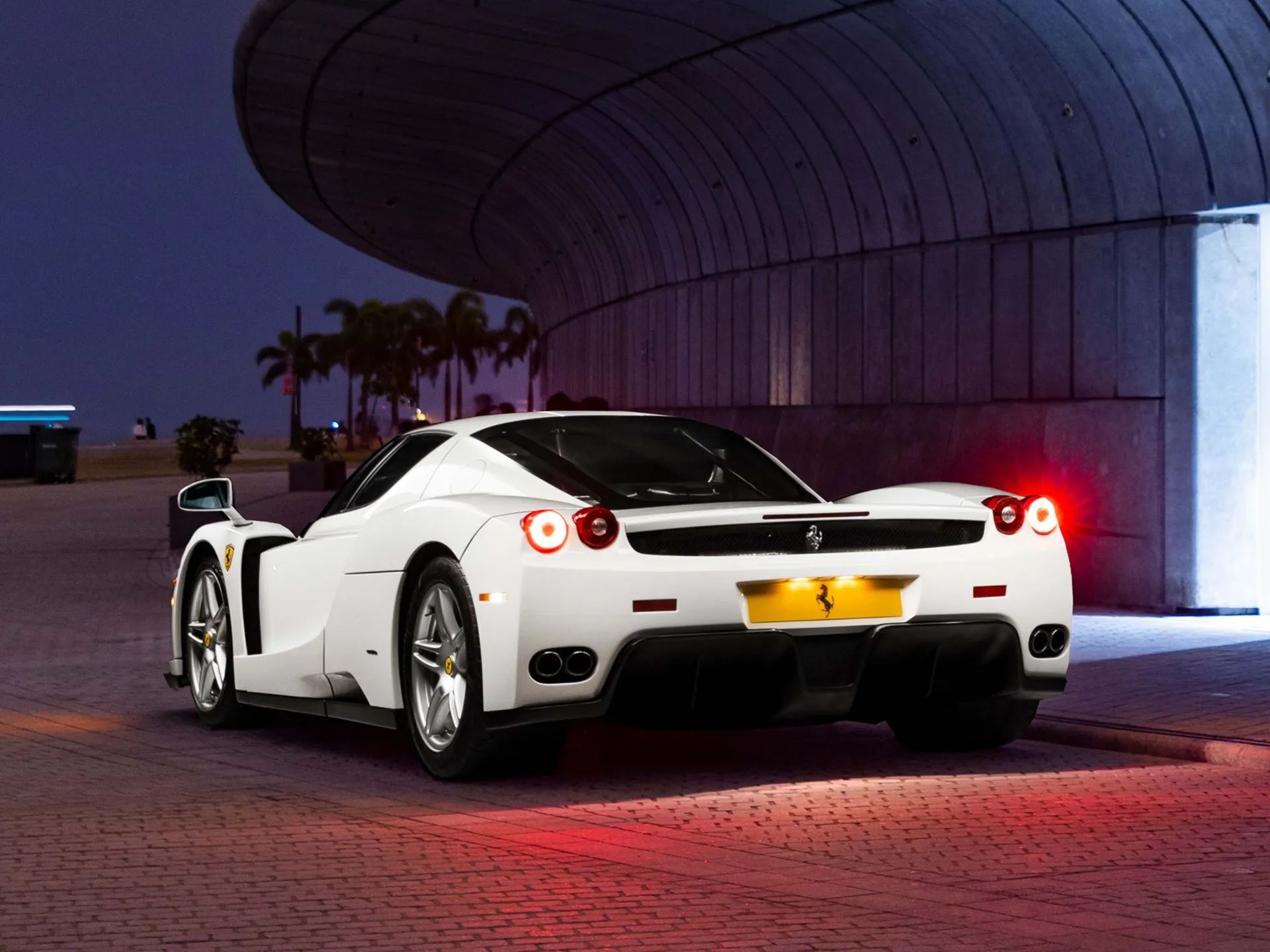 Altijd al een Miami Vice-witte Ferrari Enzo willen hebben? Dan had je de kans