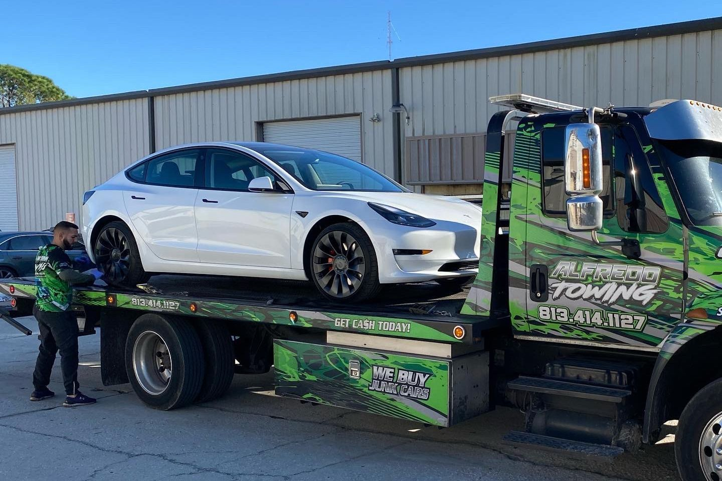 Tesla-bouwkwaliteit - Gloednieuwe Tesla Model 3 wordt afgeleverd zonder remblokjes!