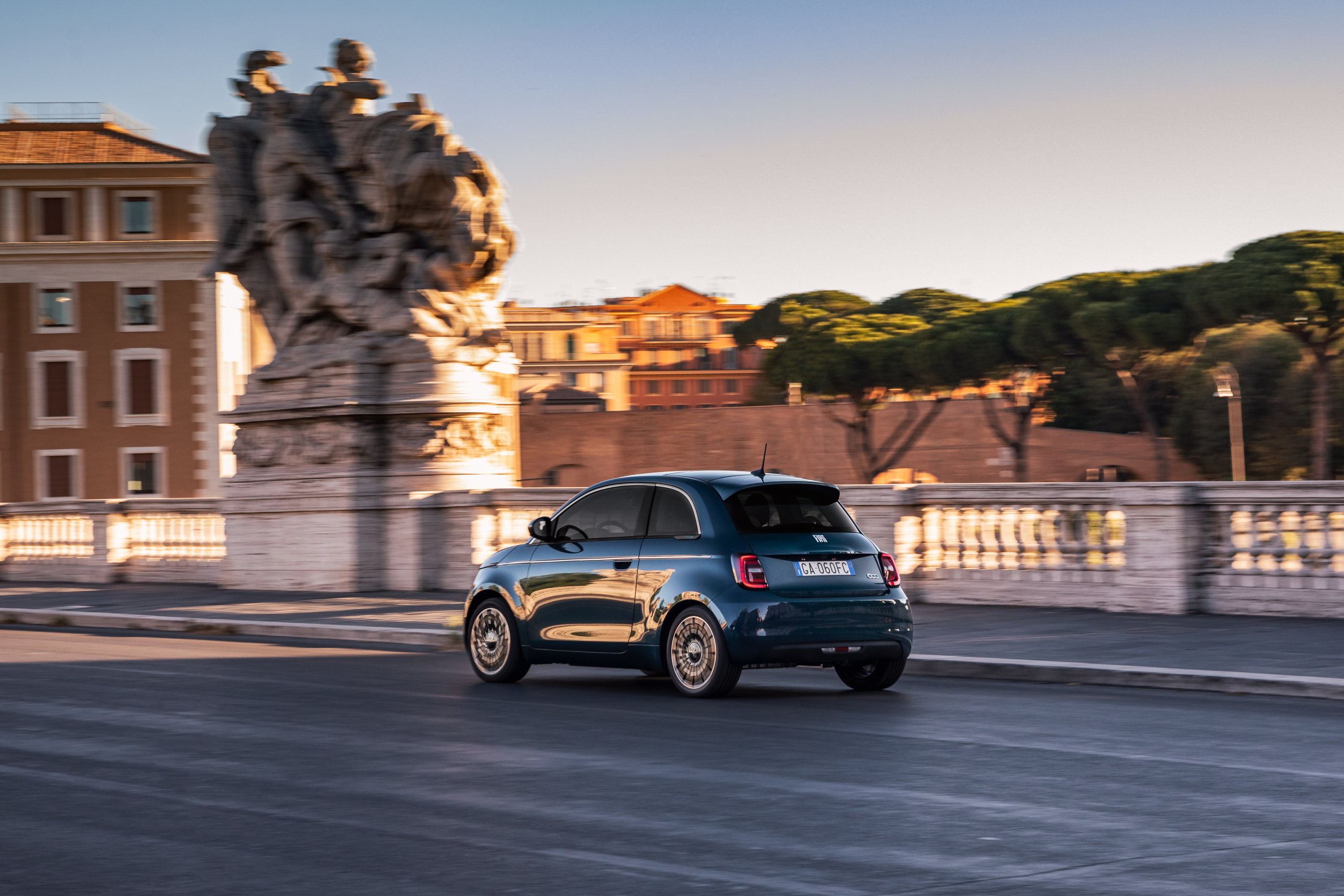 Eerste review: elektrische Fiat 500e doet eigenlijk alles goed