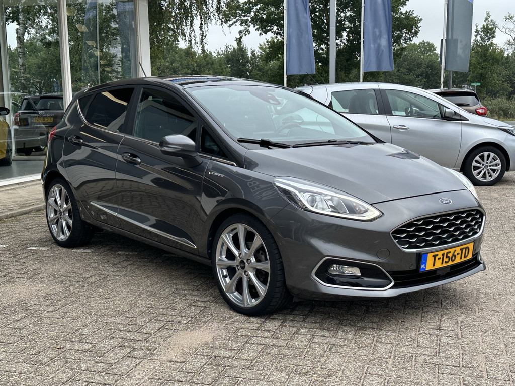 Met deze 5 betaalbare auto's krijg je premium luxe in een compact formaat