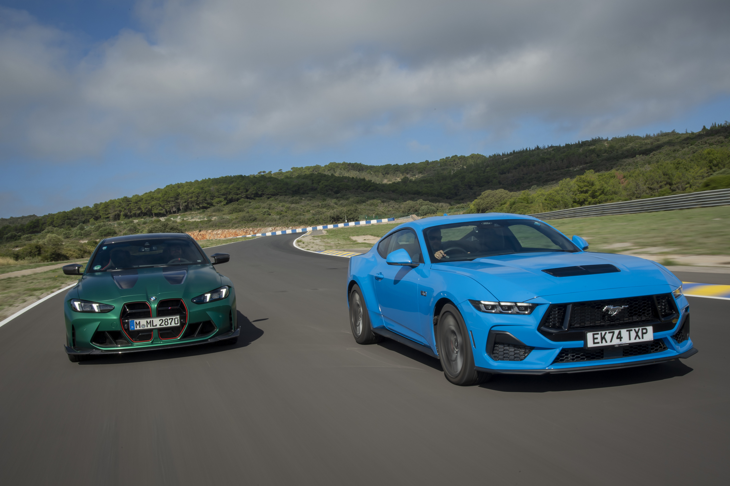 TEST BMW M4 vs Ford Mustang: waarom muscle cars eeuwig jong blijven