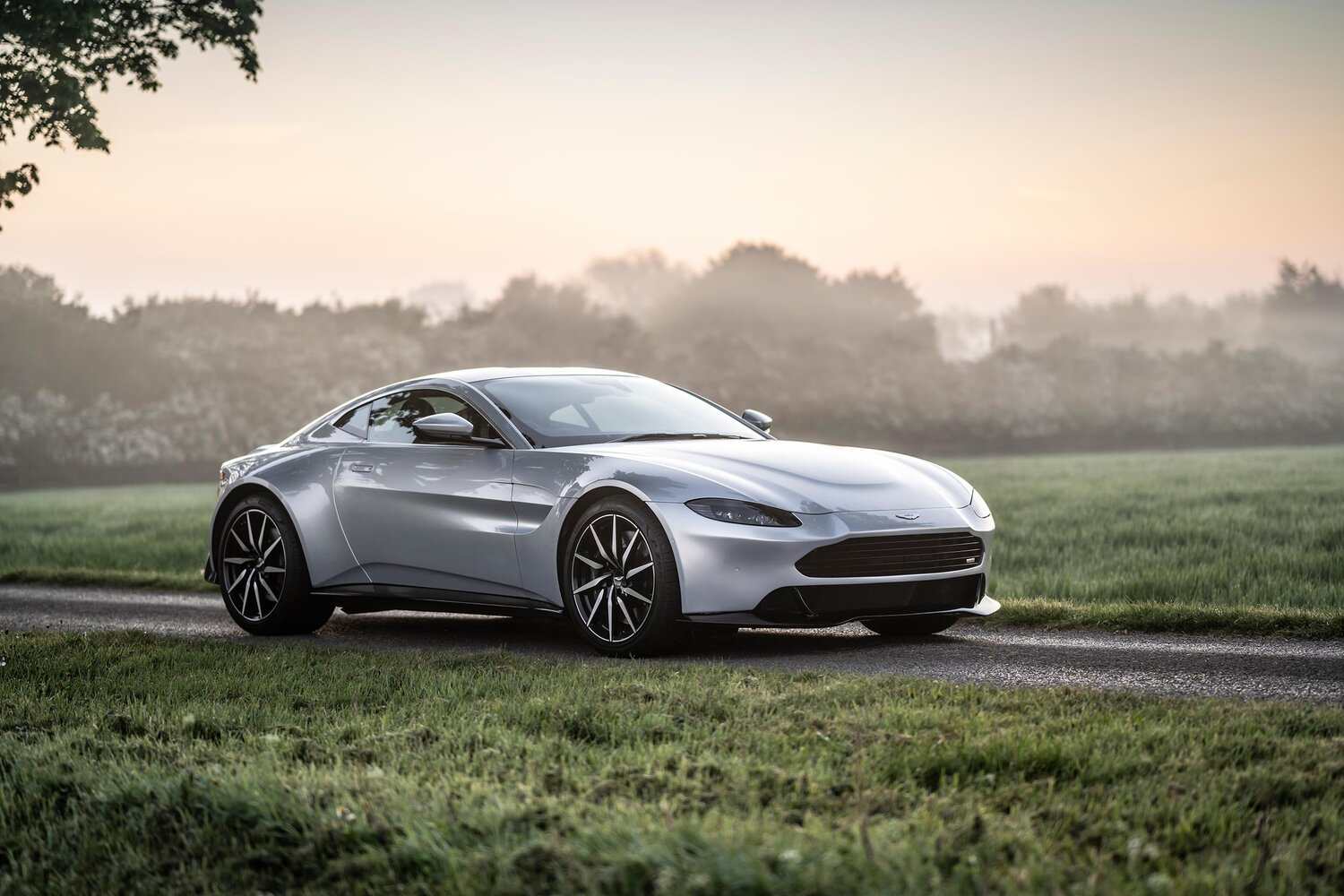 Britse bedrijfje geeft Aston Martin Vantage 'normale' grille