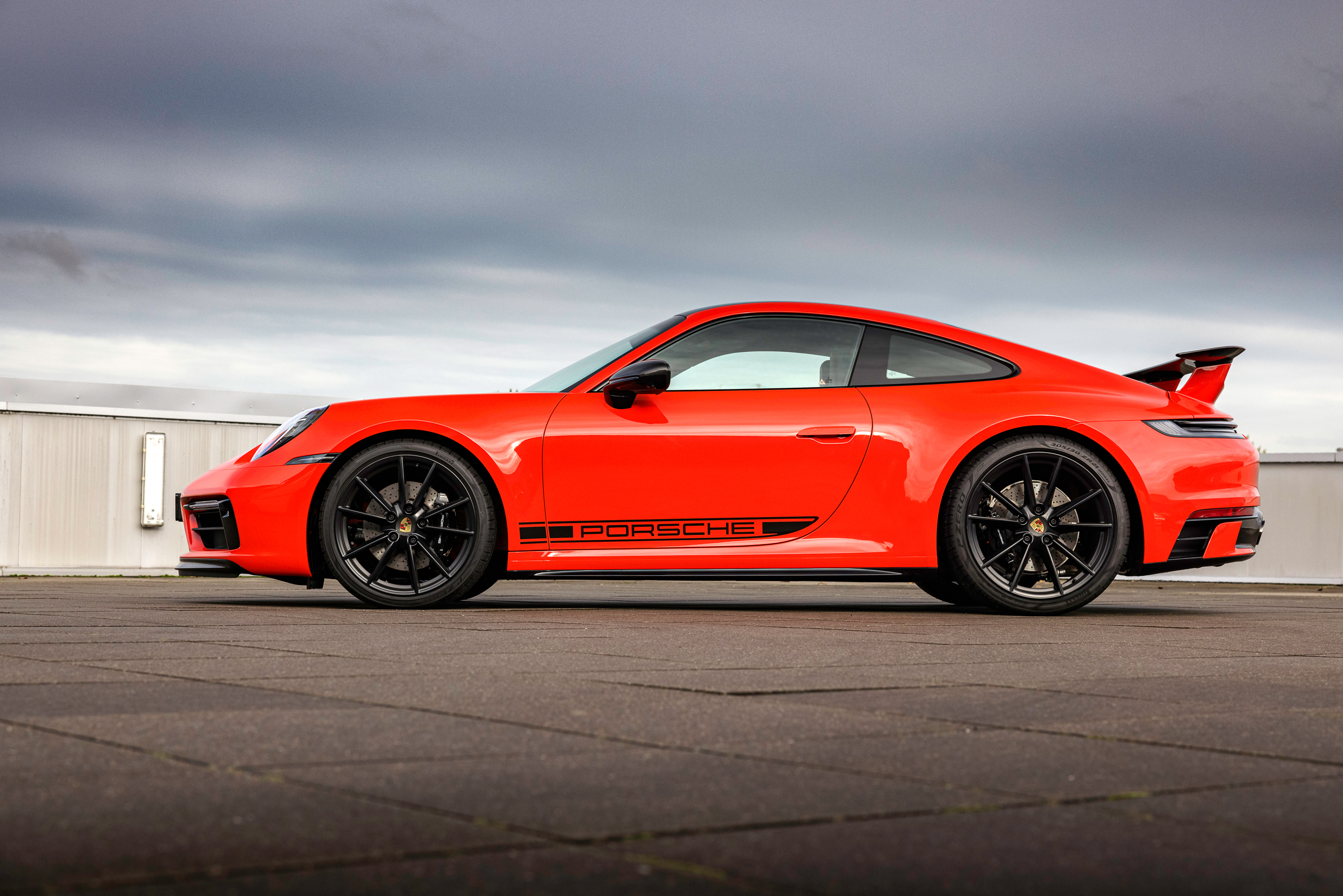 Gijs van Lennep drukt zijn stempel (letterlijk) op de Porsche 911