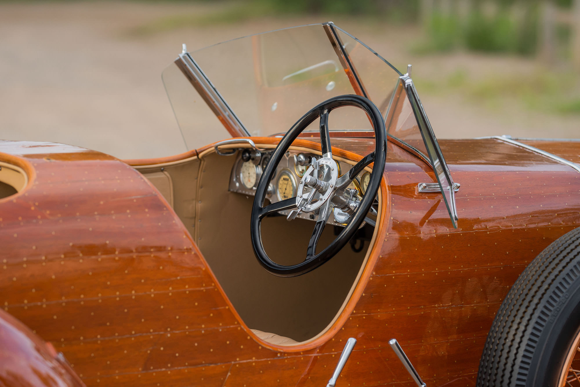 Deze klassieke auto is van hout. En moet 11,8 miljoen euro (!) opleveren