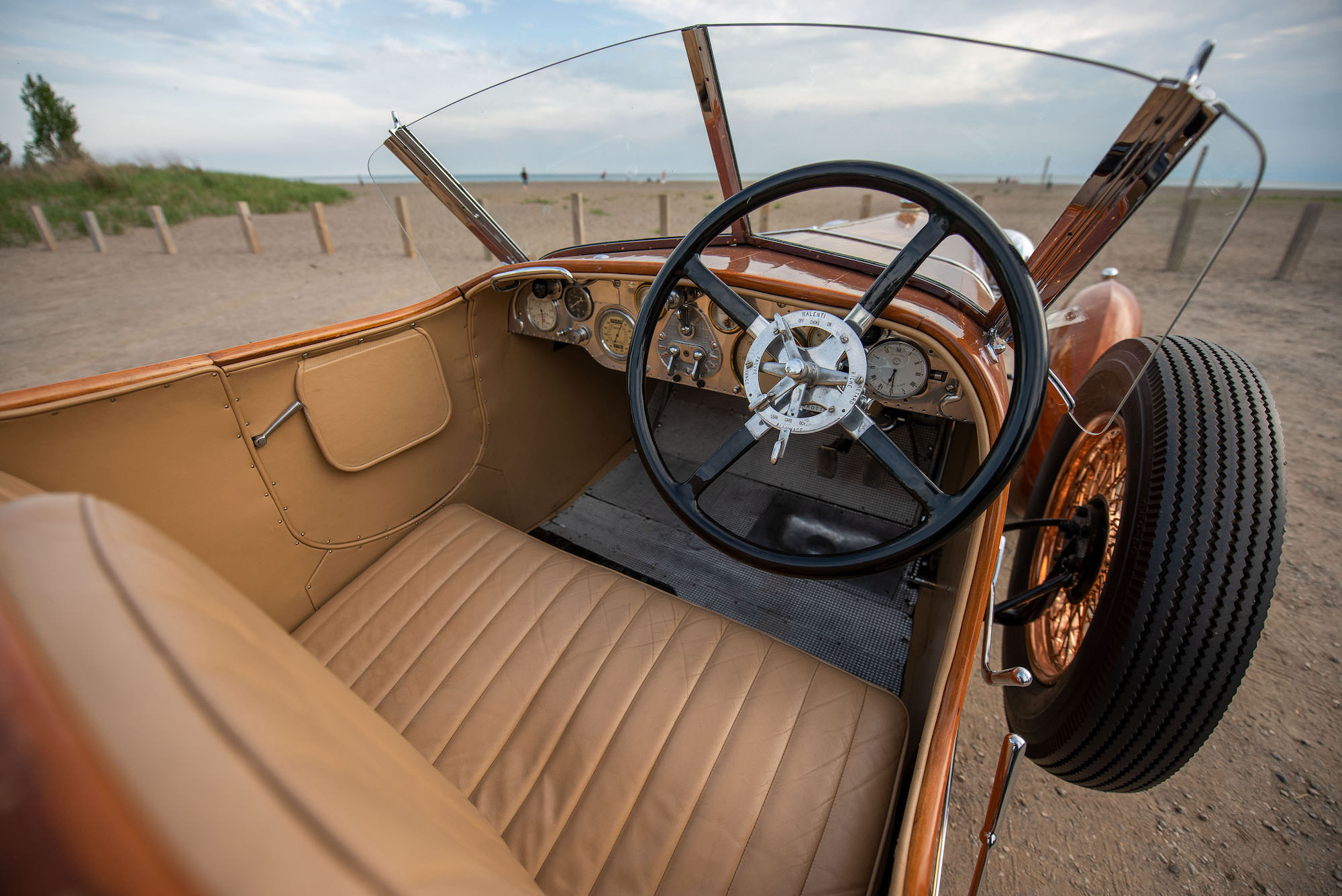 Deze klassieke auto is van hout. En moet 11,8 miljoen euro (!) opleveren