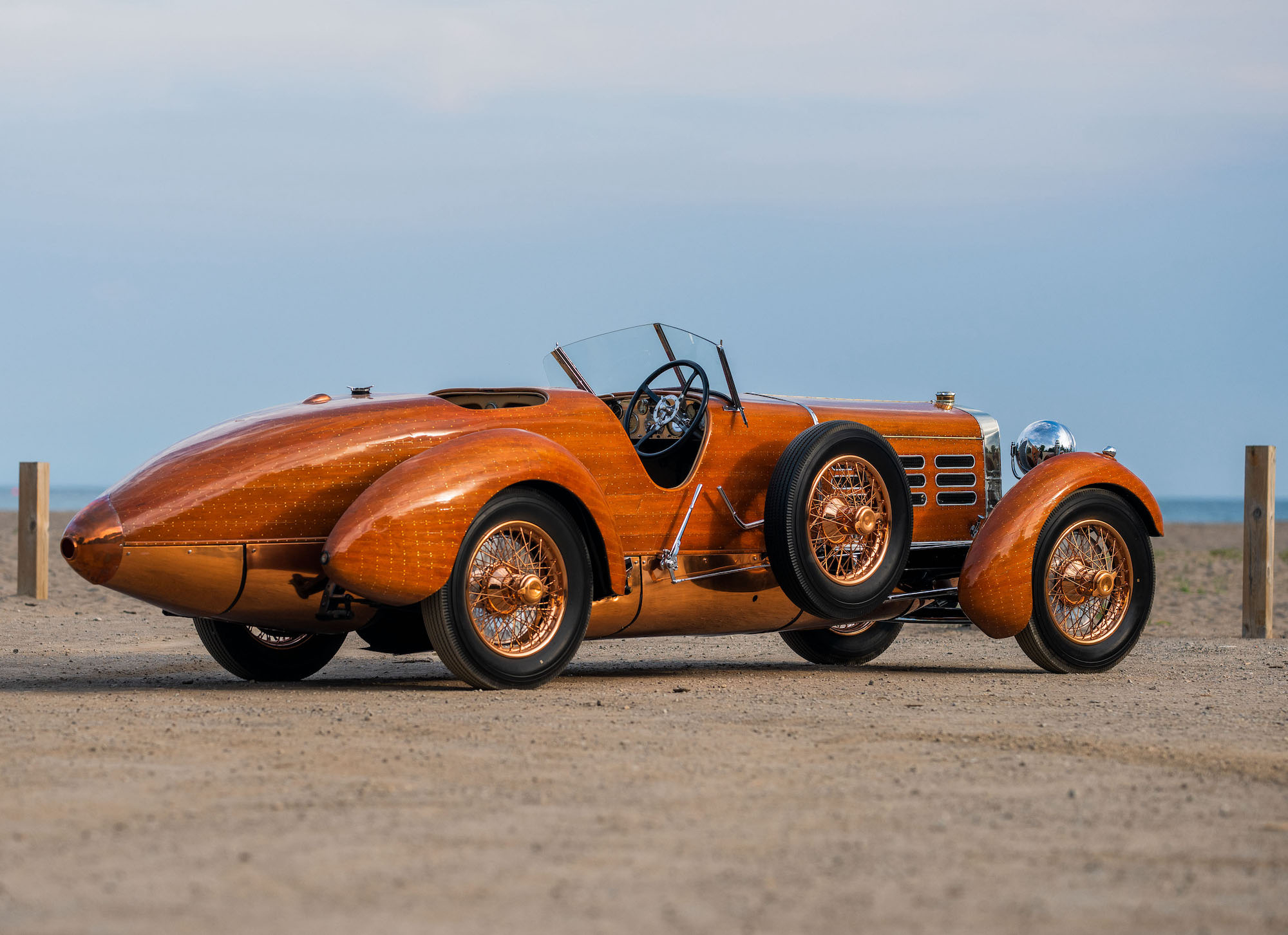 Deze klassieke auto is van hout. En moet 11,8 miljoen euro (!) opleveren
