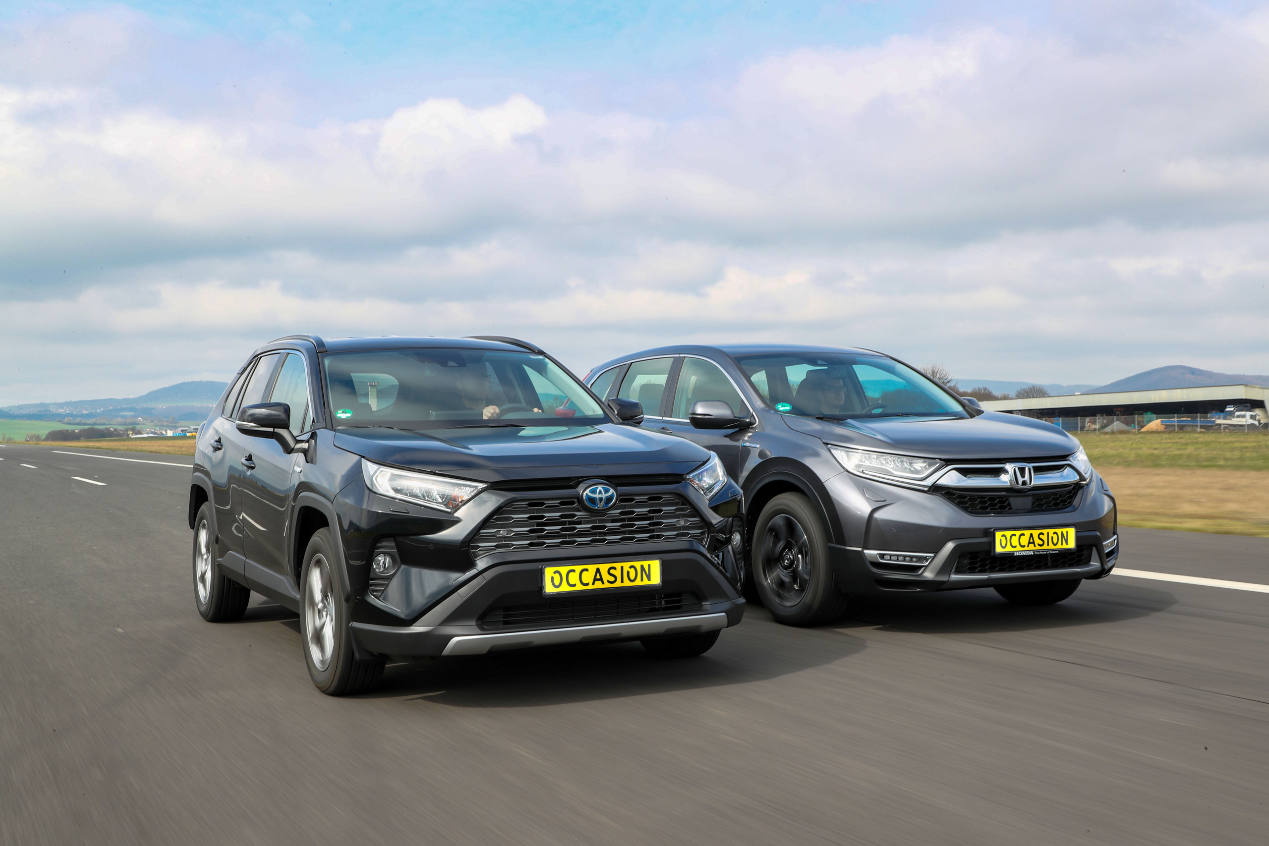 Tweedehands hybride SUV's: Toytota RAV4 vs. Honda CR-V - welke heeft de beste motor?