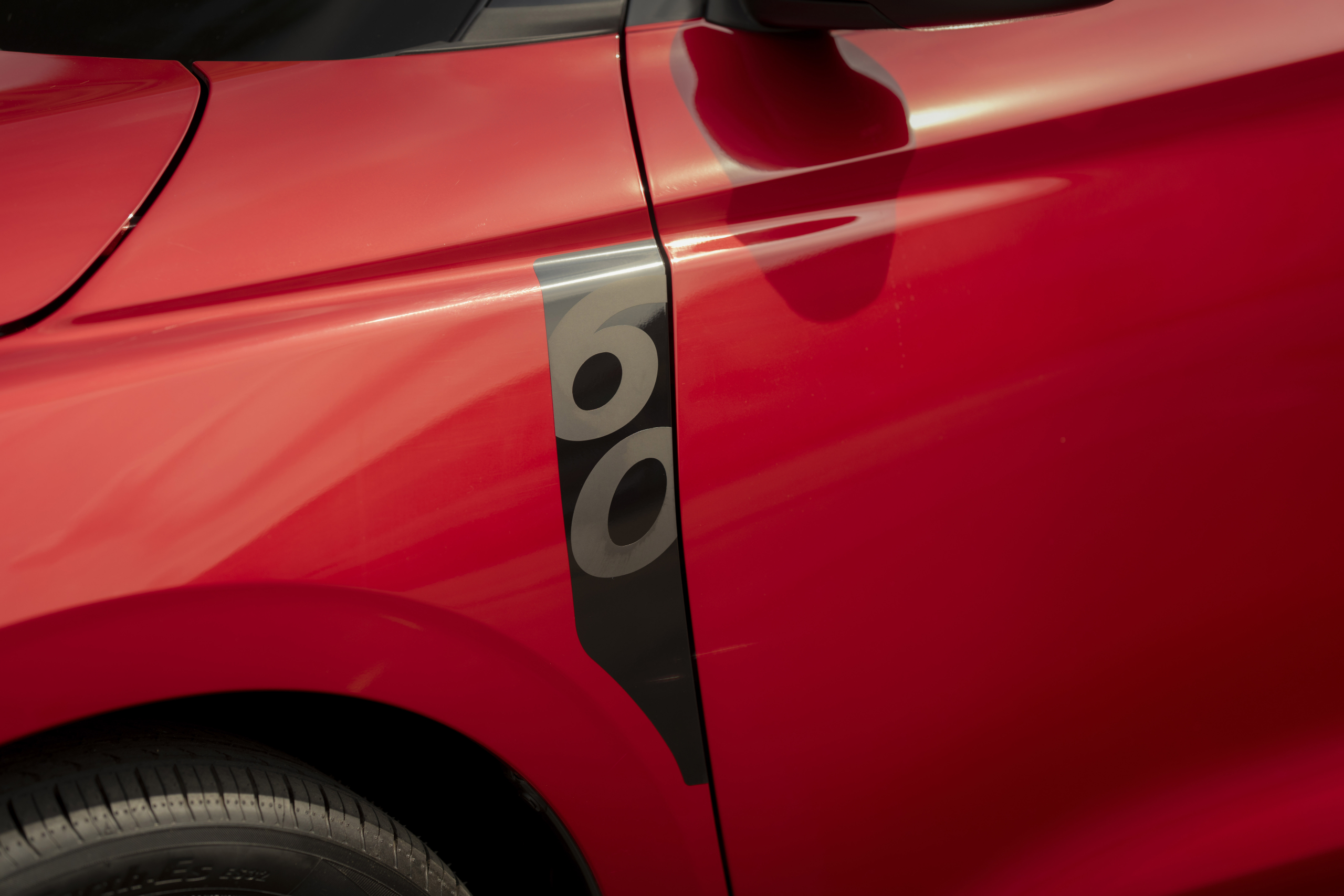 Suzuki viert 60 jaar in Nederland met 1500 euro duurdere Swift Edition 60