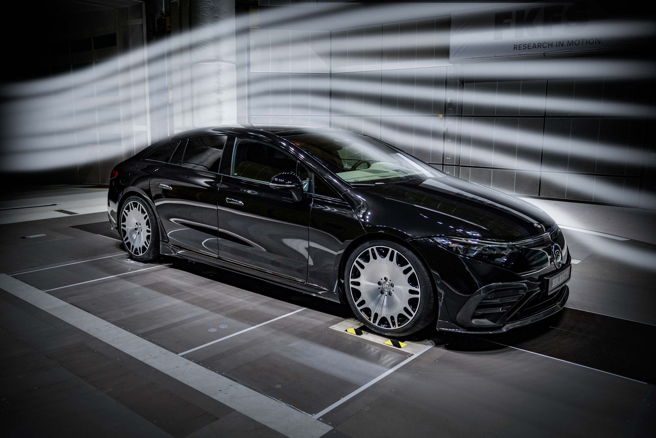 Deze door Brabus getunede Mercedes EQS is extreem kra ... euhm ... efficiënt?