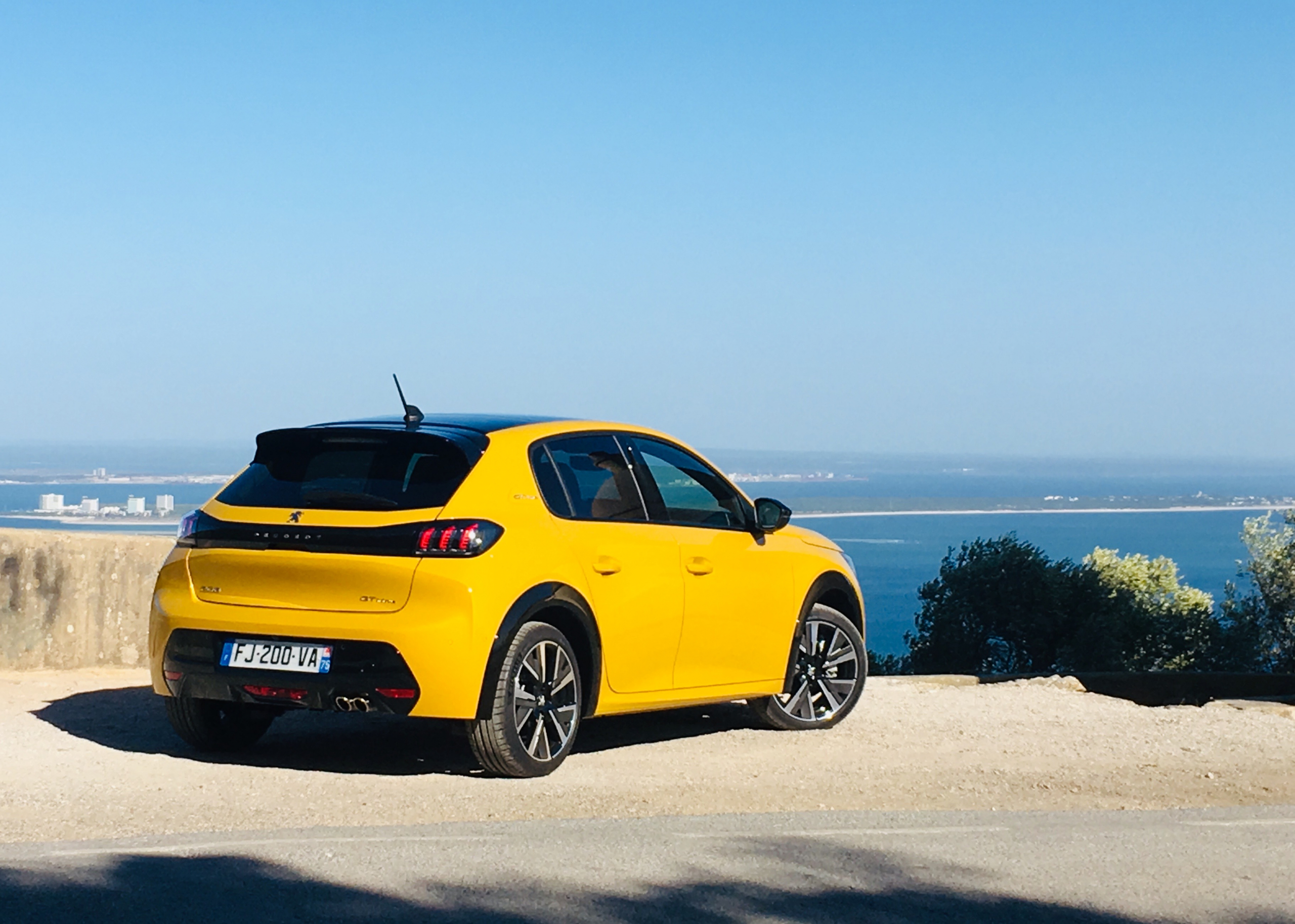 Jaune Faro-geel is gratis op de nieuwe Peugeot 208