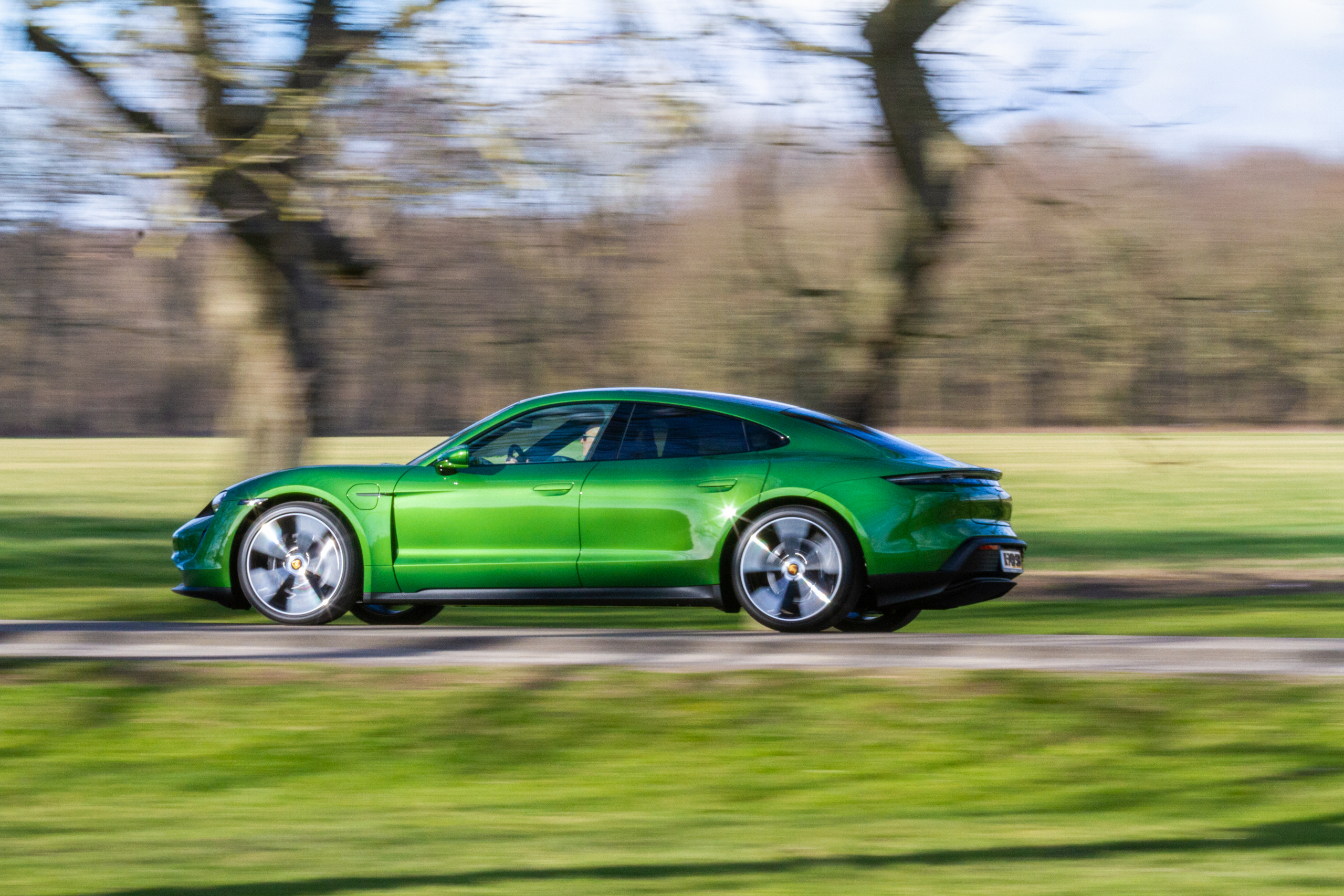 Grote terugroepactie Porsche Taycan: het gevaar zit in de stoel